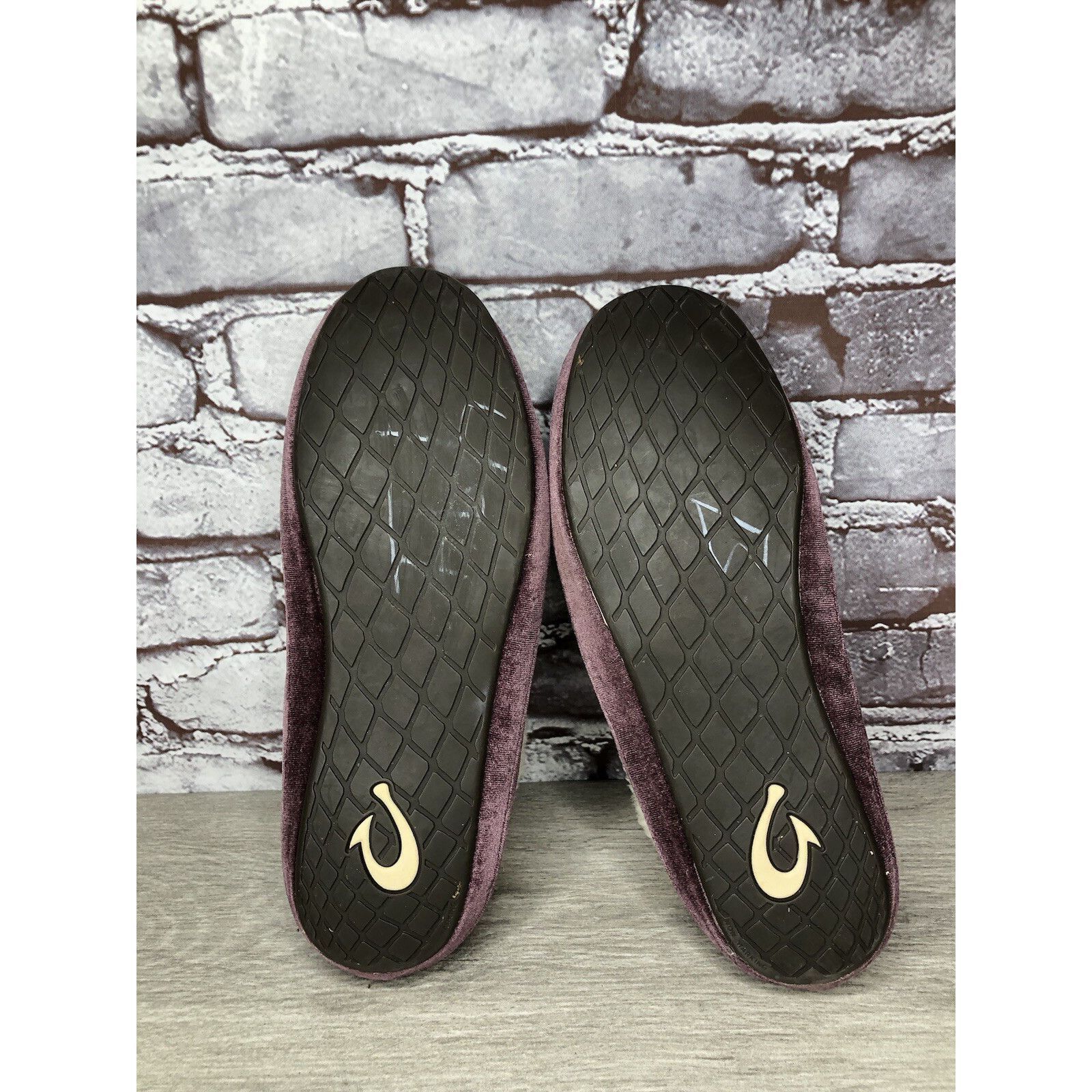 Olukai OluKai Ku'una Lanui Red Ginger Velvet Sheep Fur Slippers Wom Size US 10 / IT 40 - 24 Thumbnail