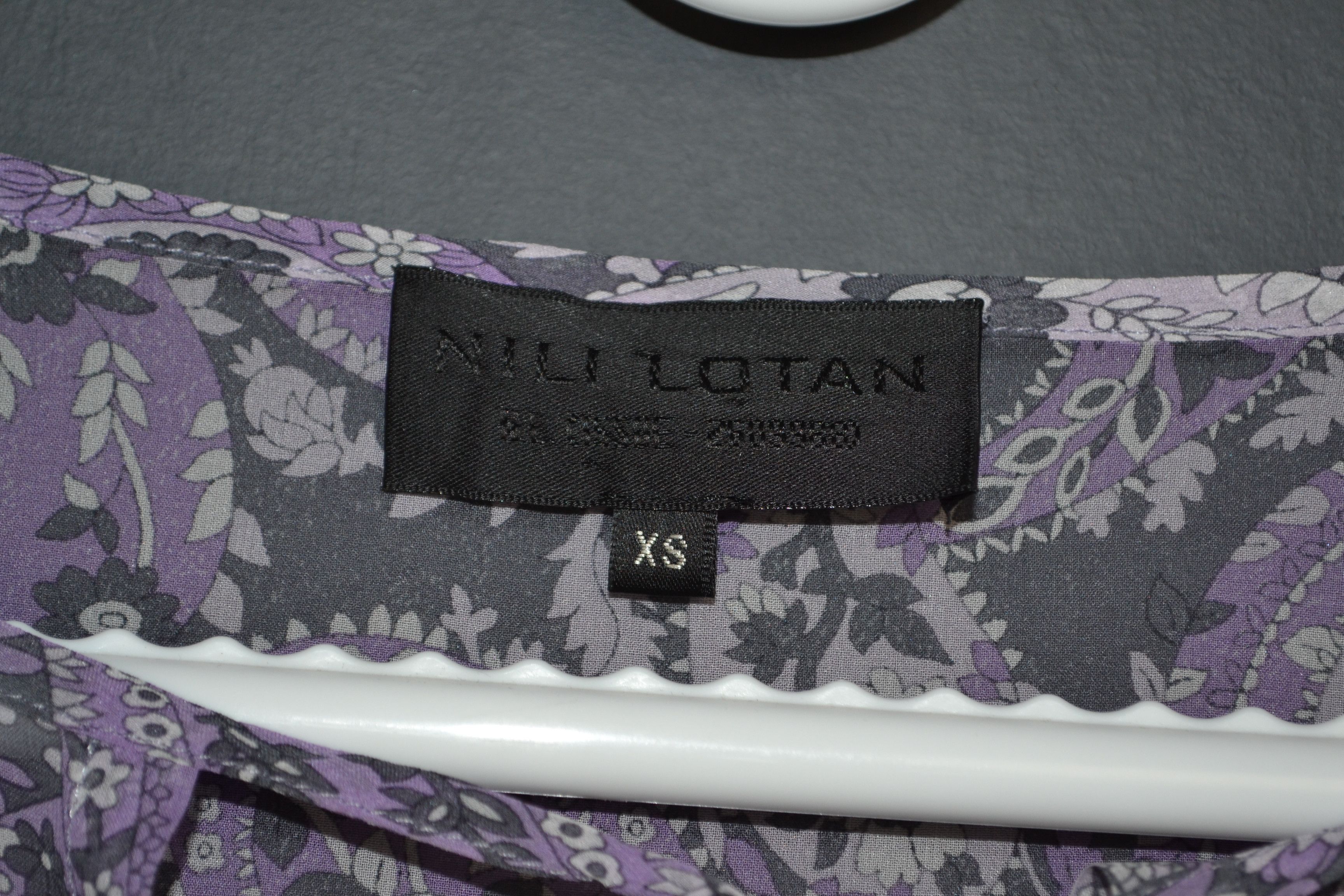 Nili Lotan Nili Lotan XS Silk Acadia Paisley Blouse in Purple Size XS / US 0-2 / IT 36-38 - 4 Thumbnail