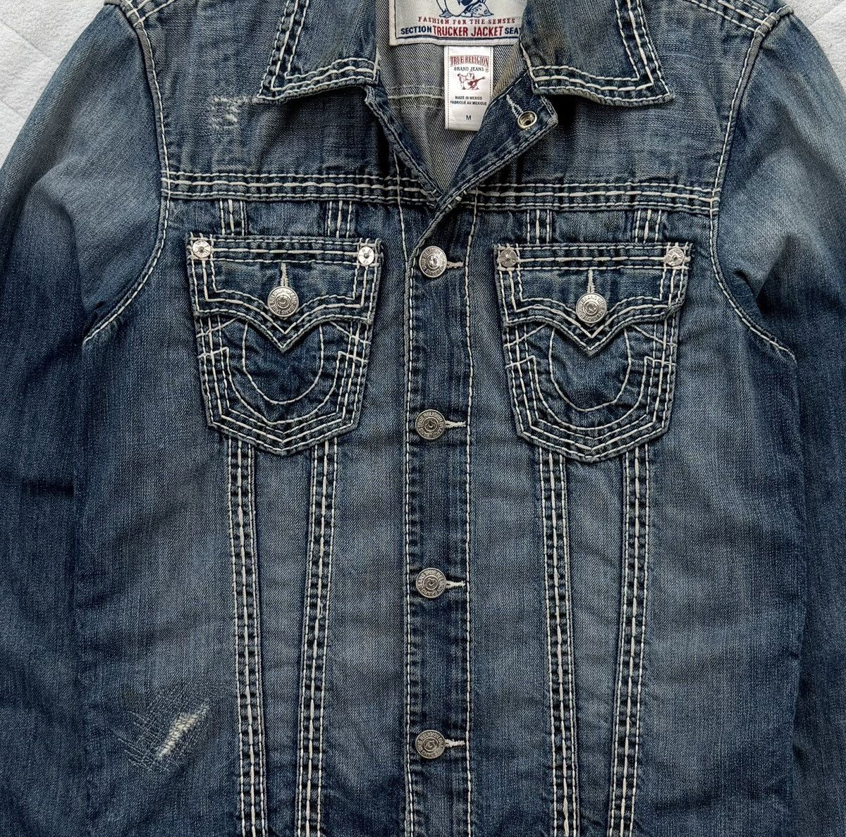 True Religion True Religion Big T Trucker Denim Jacket Blue Medium Wash Size US M / EU 48-50 / 2 - 2 Thumbnail