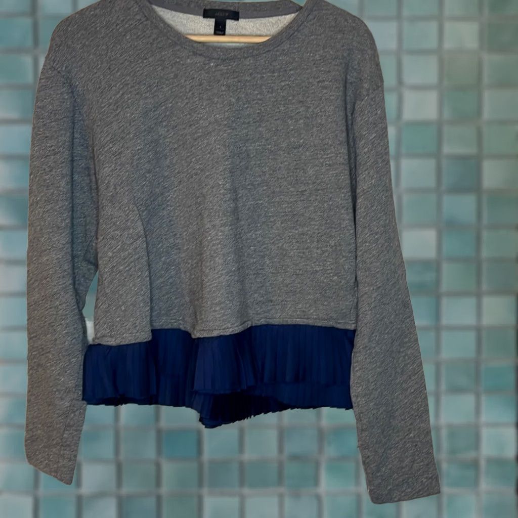 J.Crew J. Crew Women's Sweatshirt Crewneck with Navy Blue Ruffle Multicolor Gray L Sweatshirt Pullover Women Large Navy Ruffle Size L / US 10 / IT 46 - 1 Thumbnail