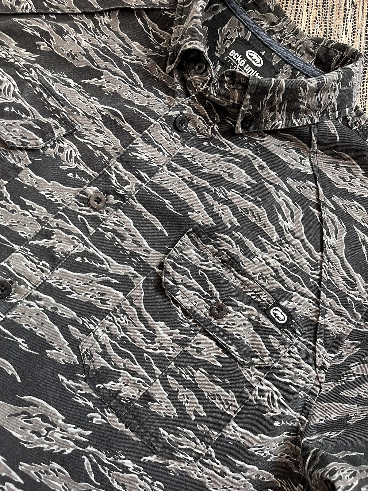 Ecko Unltd. × Vintage Ecko Unlimited shirt animal print sk8 streetwear overshirt Size US L / EU 52-54 / 3 - 13 Thumbnail