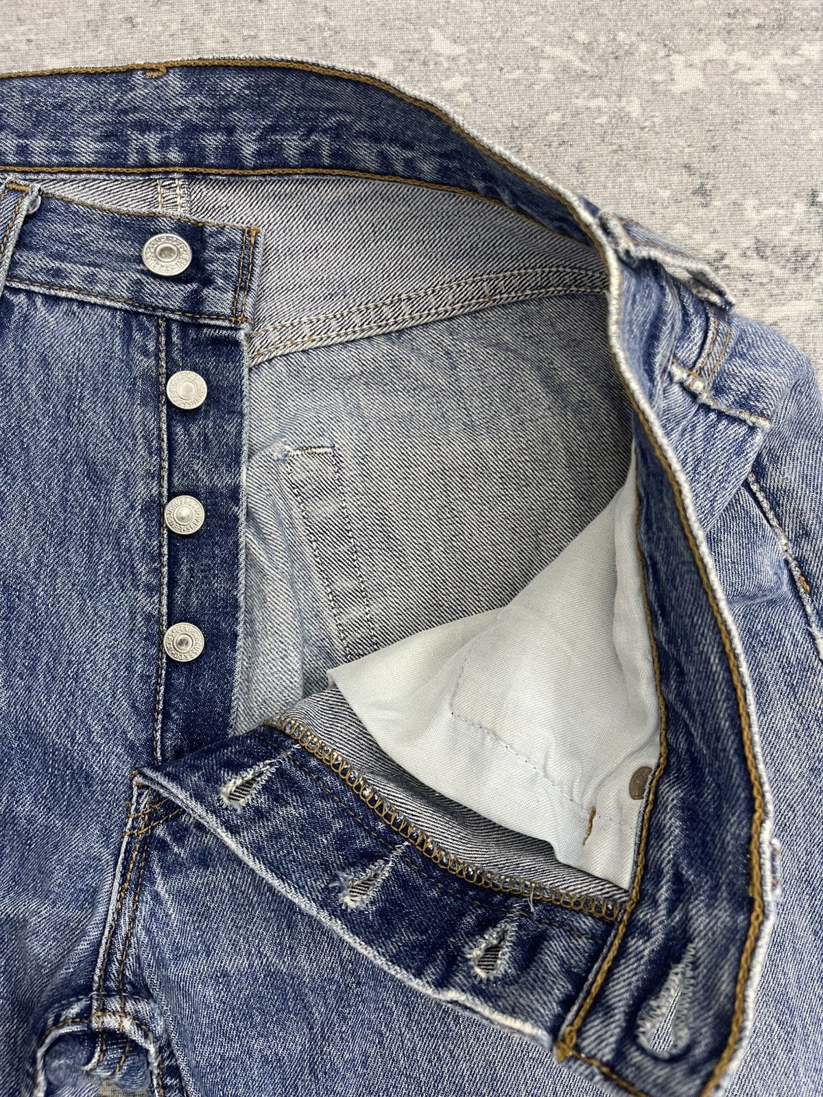 Levi's Thrashed Vintage Levi’s 501 Destructed Light Wash Size US 31 - 6 Thumbnail
