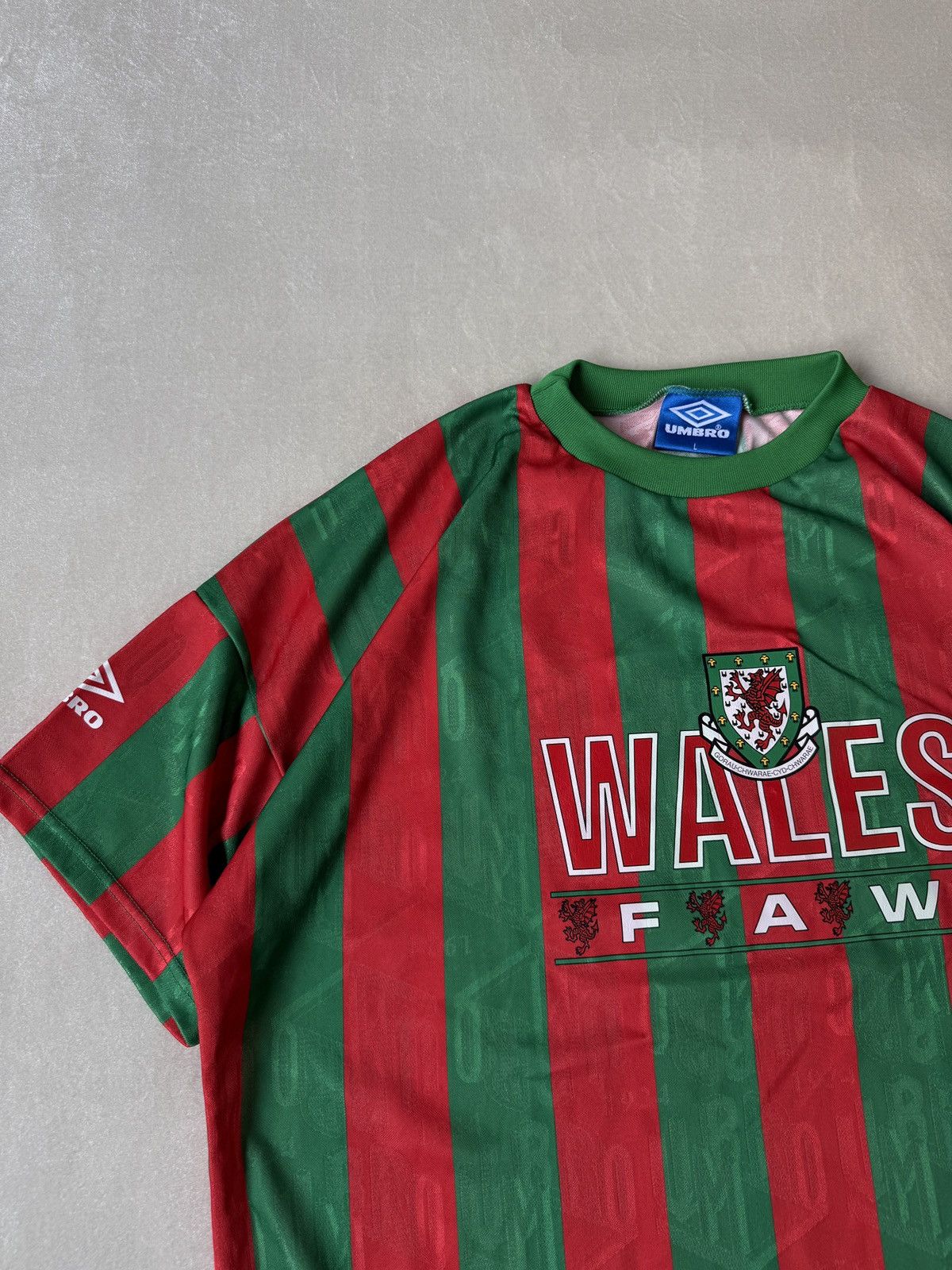 Umbro Vintage Umbro Wales FAW 90s Rare Sample Training Shirt Size US L / EU 52-54 / 3 - 3 Thumbnail
