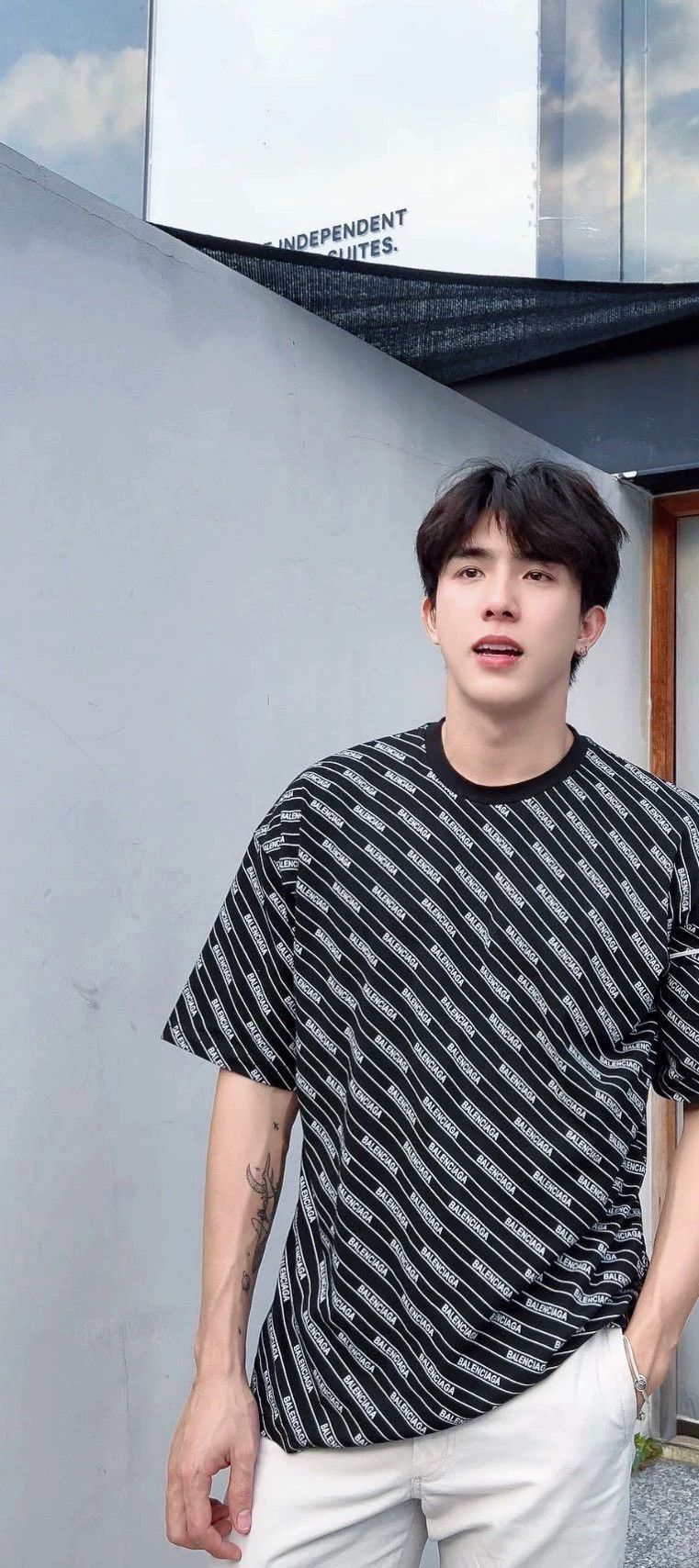 Balenciaga Balenciaga Black barrage full of letters logo short sleeve Size US XS / EU 42 / 0 - 7 Thumbnail