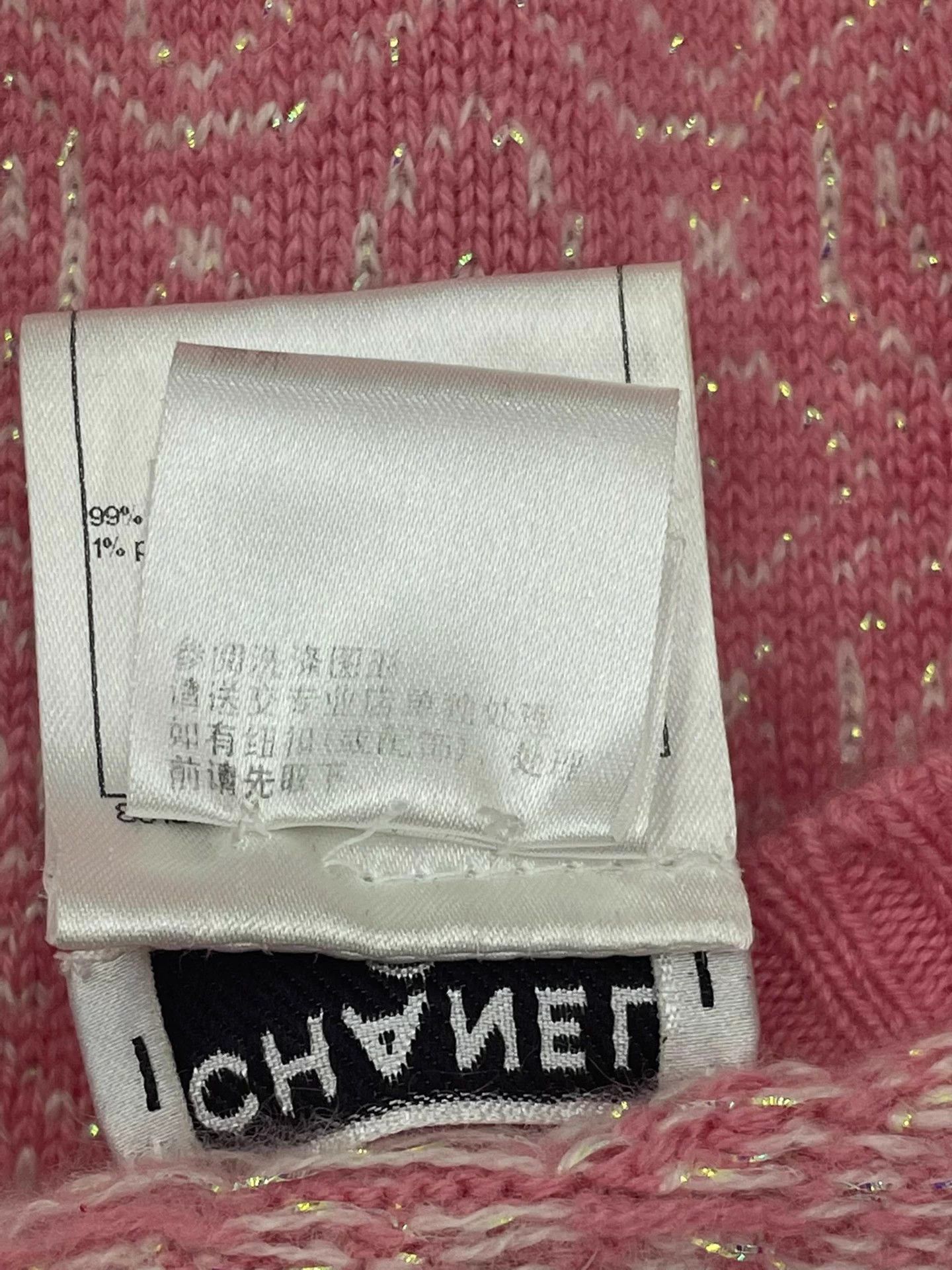 Chanel Chanel pink & white gemstone button cashmere sweater Size XS / US 0-2 / IT 36-38 - 6 Thumbnail