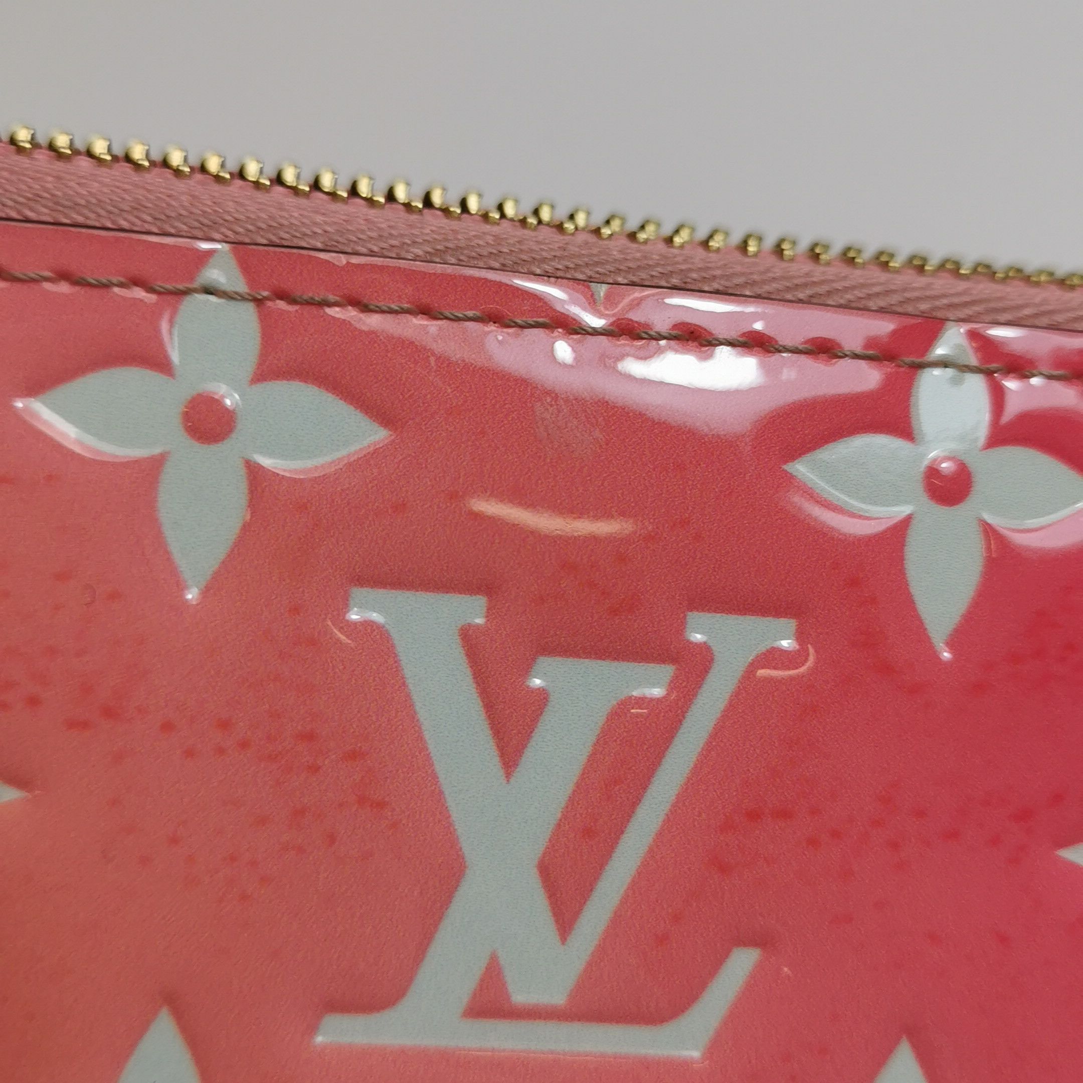 Louis Vuitton Louis Vuitton (LV) Zippy patent leather embossed monogram z Size ONE SIZE - 3 Thumbnail