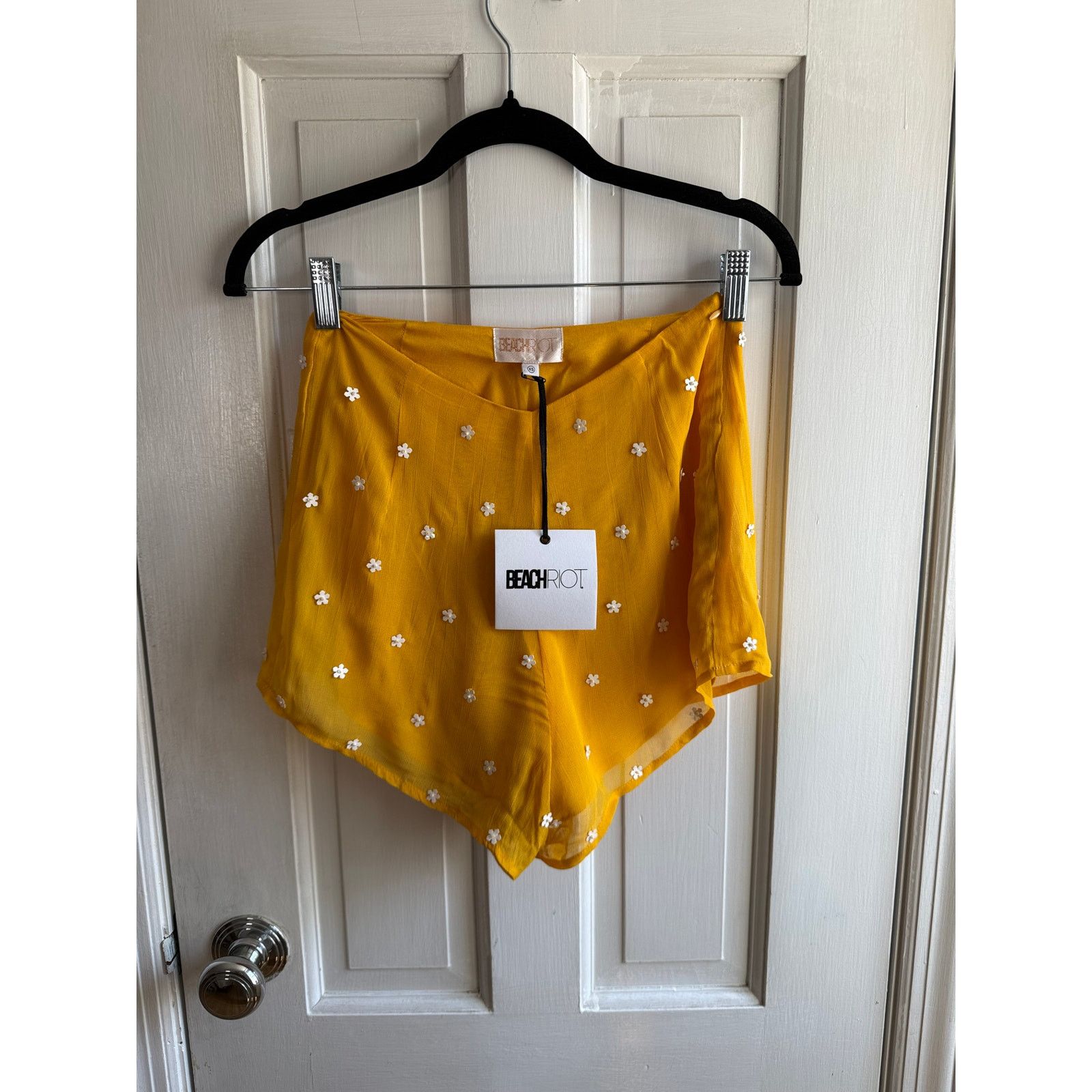 Beach Riot NWT Beach Riot Dahlia Embellished Sequin Flower Shorts Size 24" / US 00 / IT 34 - 2 Thumbnail
