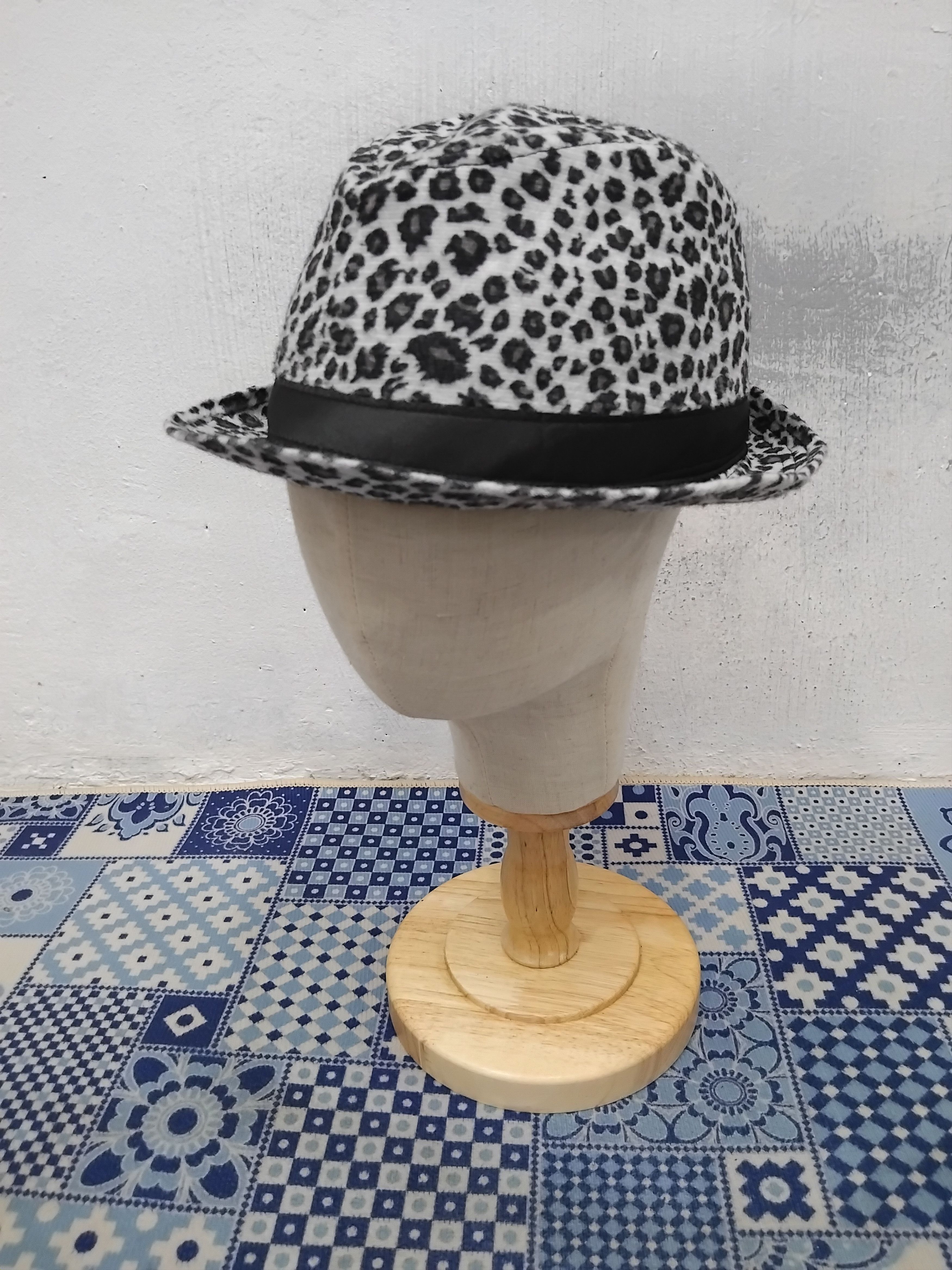 Japanese Brand 💥White leopard chicanos style fedora hat Size ONE SIZE - 1 Thumbnail