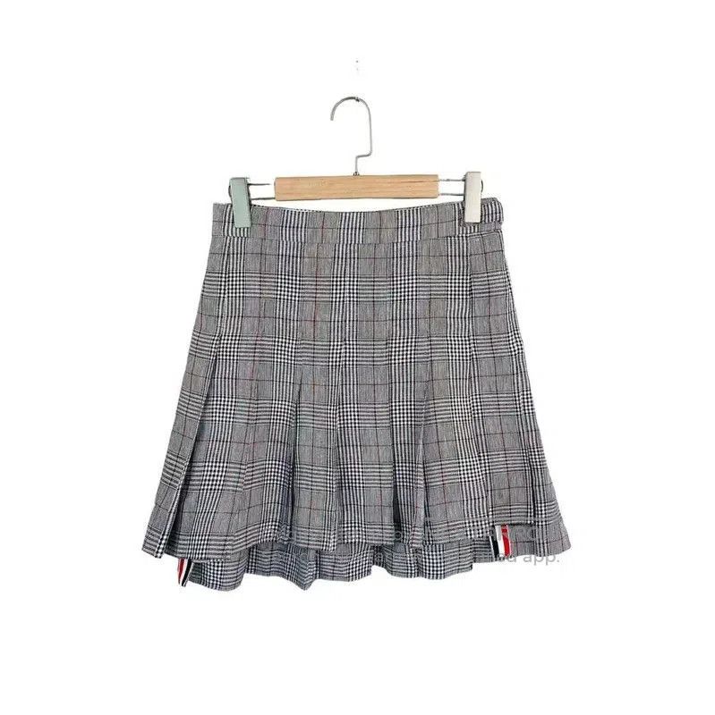 Thom Browne Thom Browne Gray Women's Pleated Skirt . Size 26" / US 2 / IT 38 - 1 Thumbnail