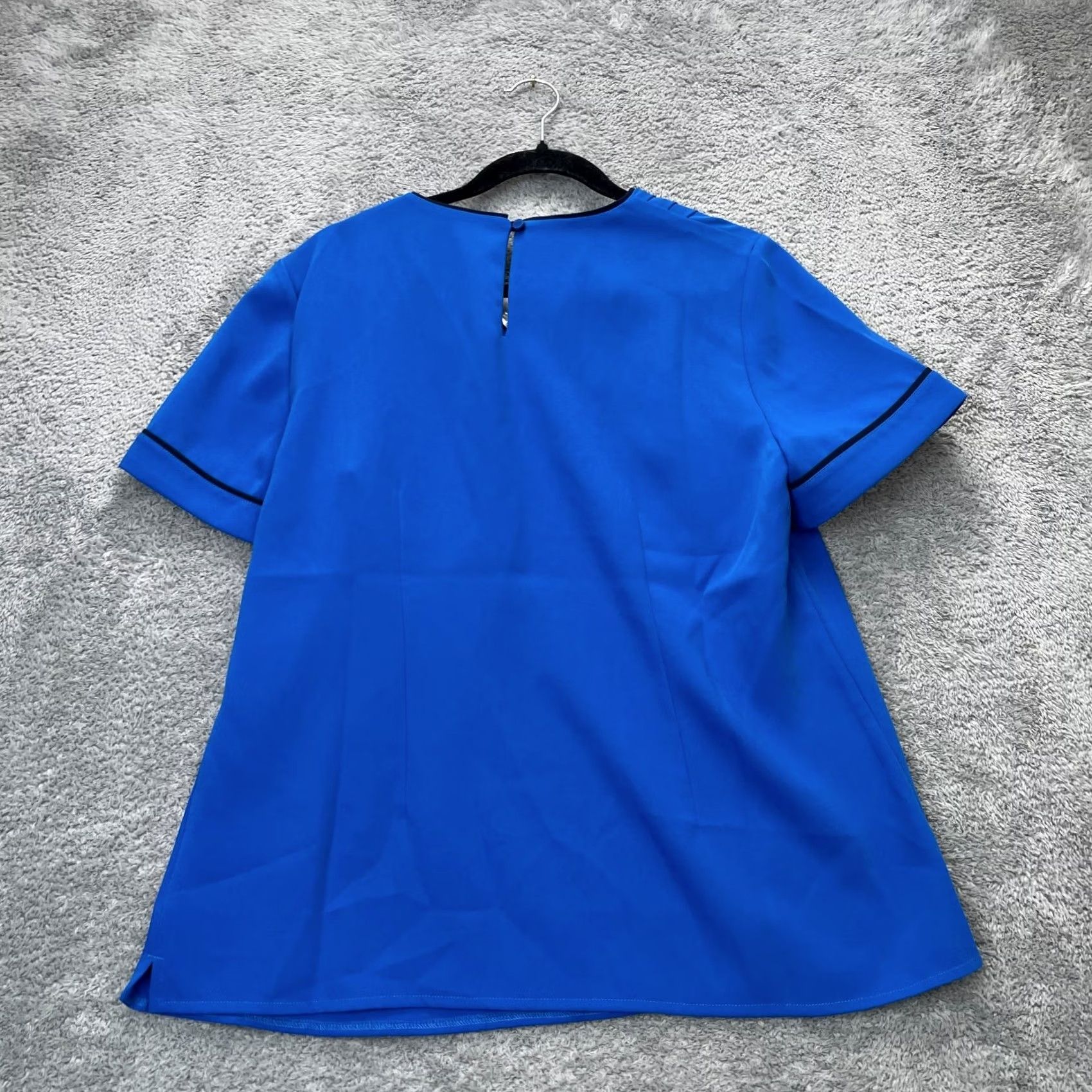 Brooks Brothers Brooks Brothers Top Womens L Blue United Airlines Flight Attendant Employee Shirt Blouse Short Sleeve V-Neck Buttonwork Pleated Size L / US 10 / IT 46 - 2 Thumbnail