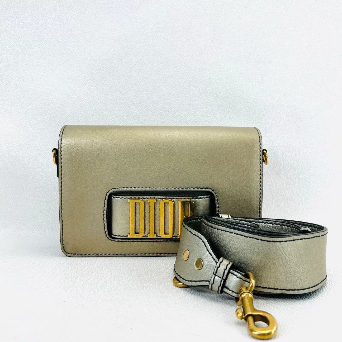 Dior Pre-loved Bag Very good condition Size ONE SIZE - 1 Thumbnail