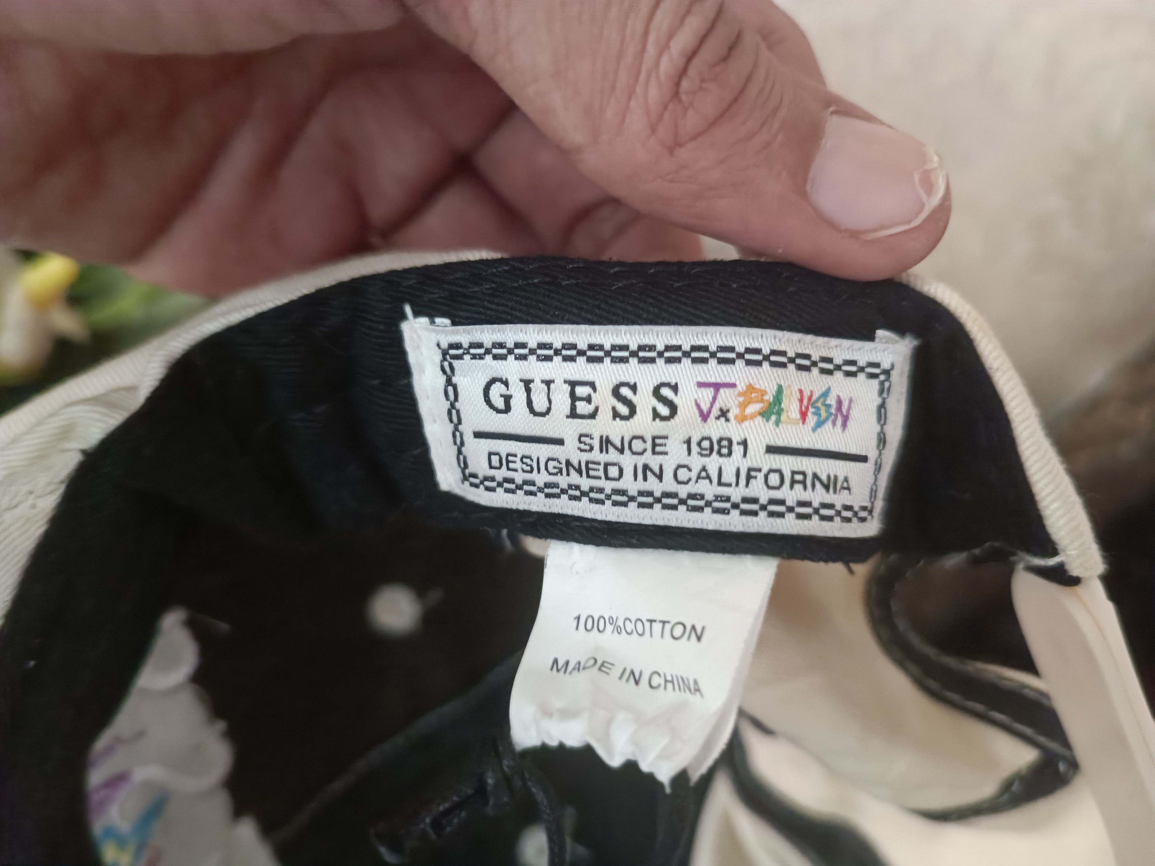 Guess × J Balvin 💥Guees x J Balvin Cap Size ONE SIZE - 5 Thumbnail