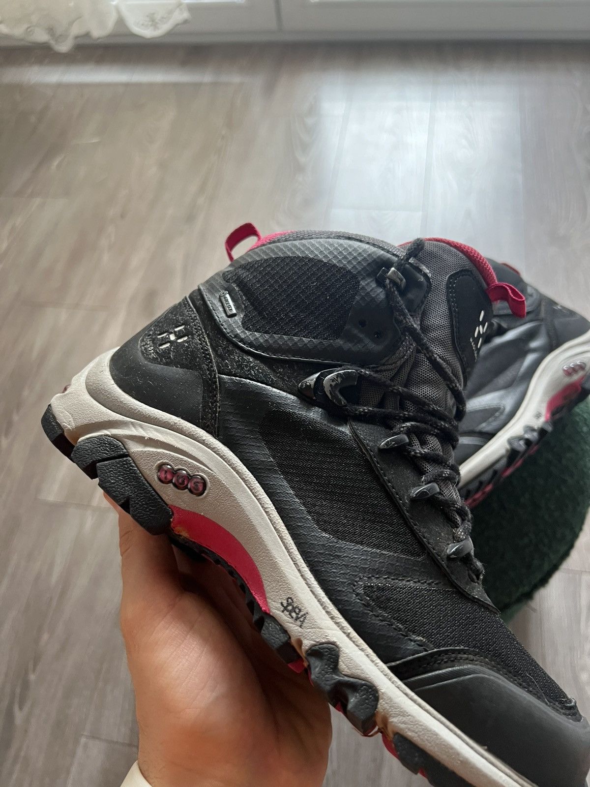 Asics × Goretex × Haglofs ‼️Haglofs x Asics Gel Observe Hi Q GT Wtprf Black/Pink Boots‼️ Size US 7 / IT 37 - 12 Thumbnail