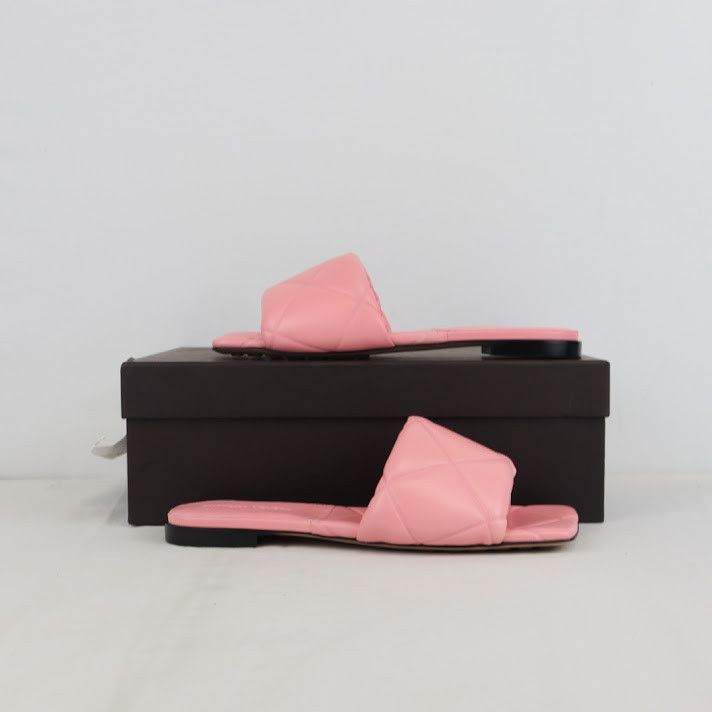 Bottega Veneta o1rshd1 Quilted Embssed Lagoon Nappa Sandal in Blossom Size US 7.5 / IT 37.5 - 1 Thumbnail