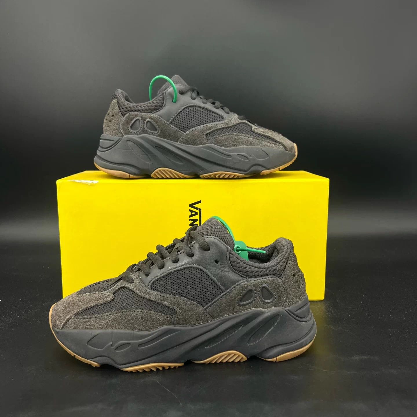 Yeezy Yeezy 700 "Black" 2022 - Size 36 - 99% New Size US 5 / IT 35 - 3 Thumbnail