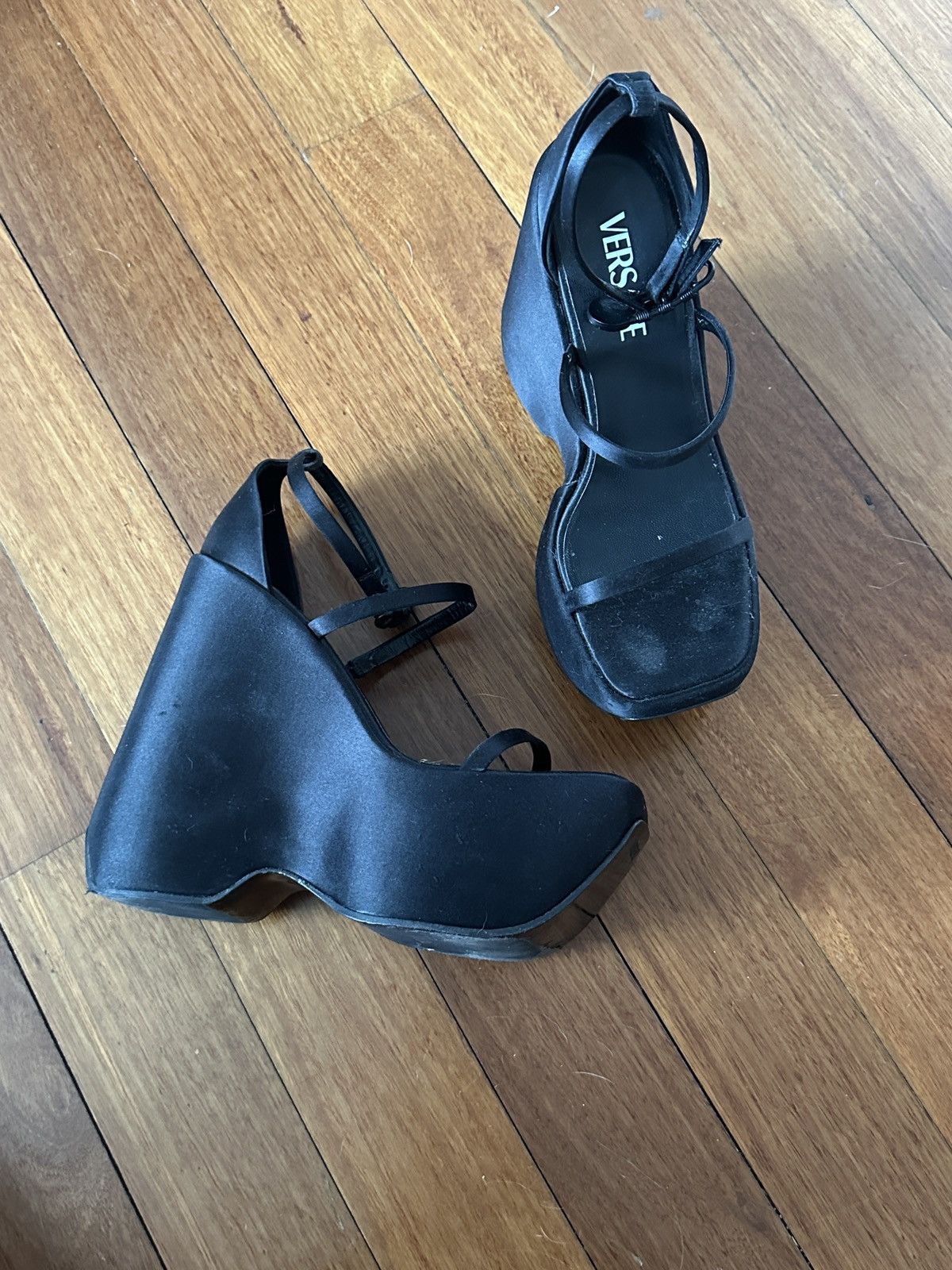 Versace Versace Sandal Pump Heels Size US 8 / IT 38 - 2 Thumbnail