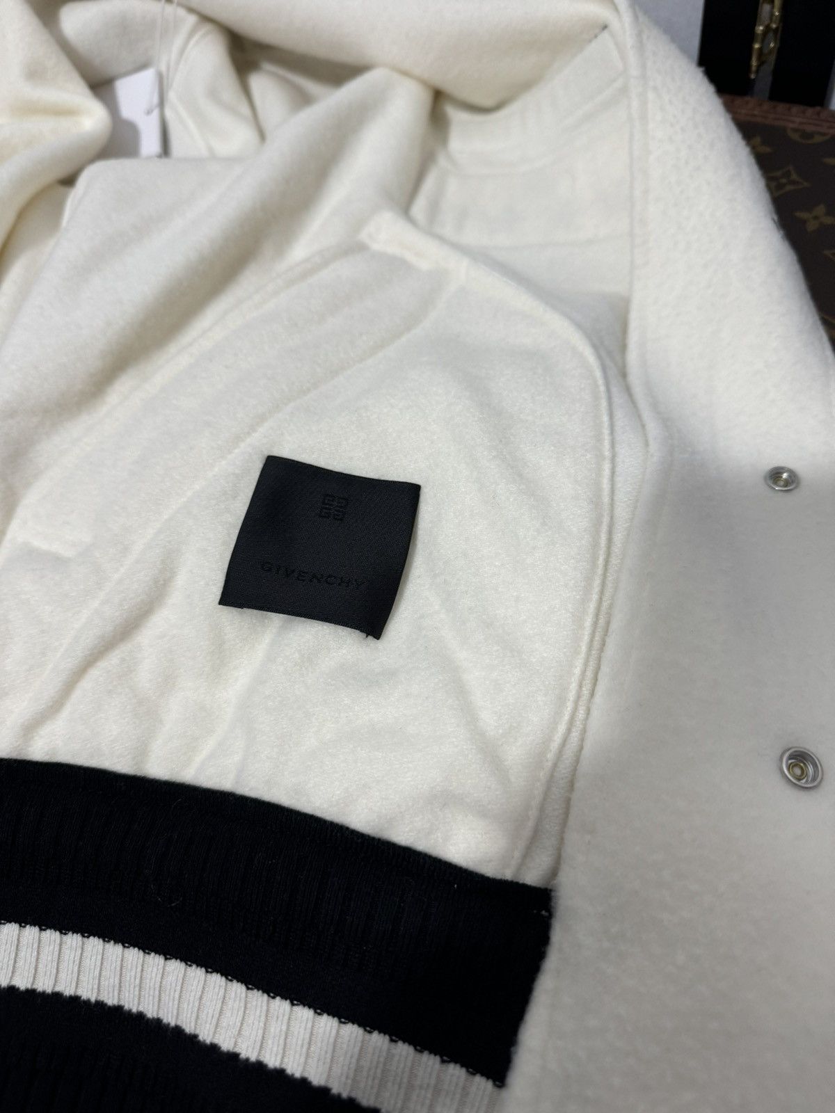 Givenchy NWT Givenchy Bomber Jacket in Cream Size US L / EU 52-54 / 3 - 15 Thumbnail