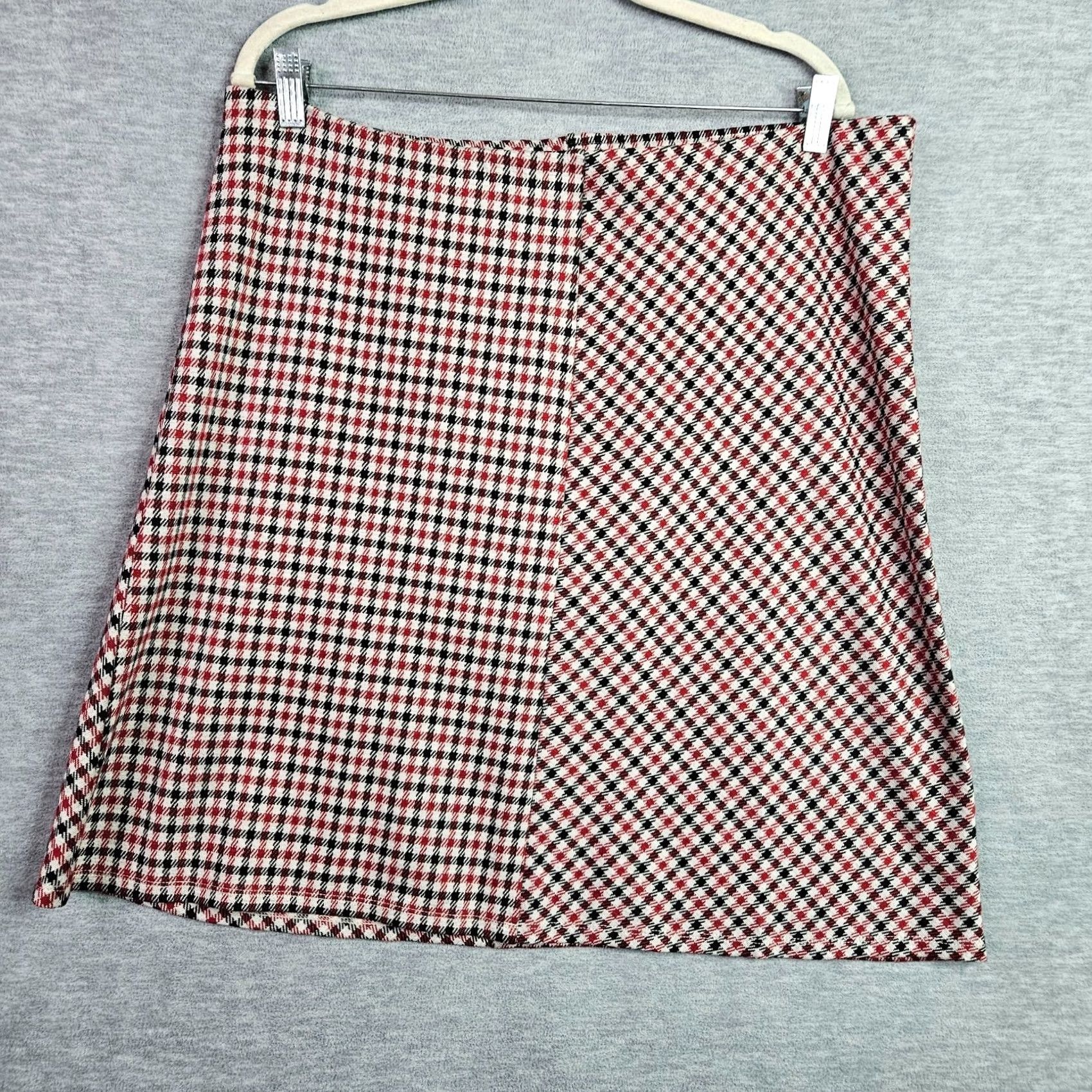 J. Jill J.jill Skirt Pante Women's Pull on Elastic waist Red White Plaid Mini Size M Multicolor Border A-Line Short Short Term? Size 32" / US 10 / IT 46 - 2 Thumbnail