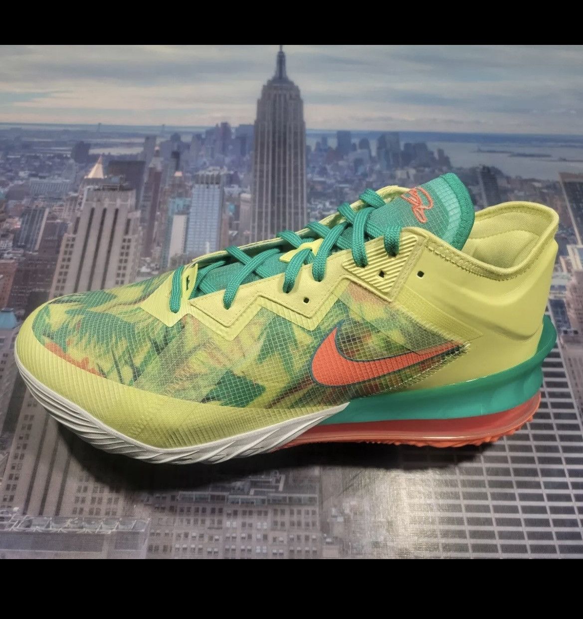 Nike Nike LeBron XVIII 18 Lime Green LOW LeBronald Palmers Size US 11 / EU 44 - 5 Thumbnail