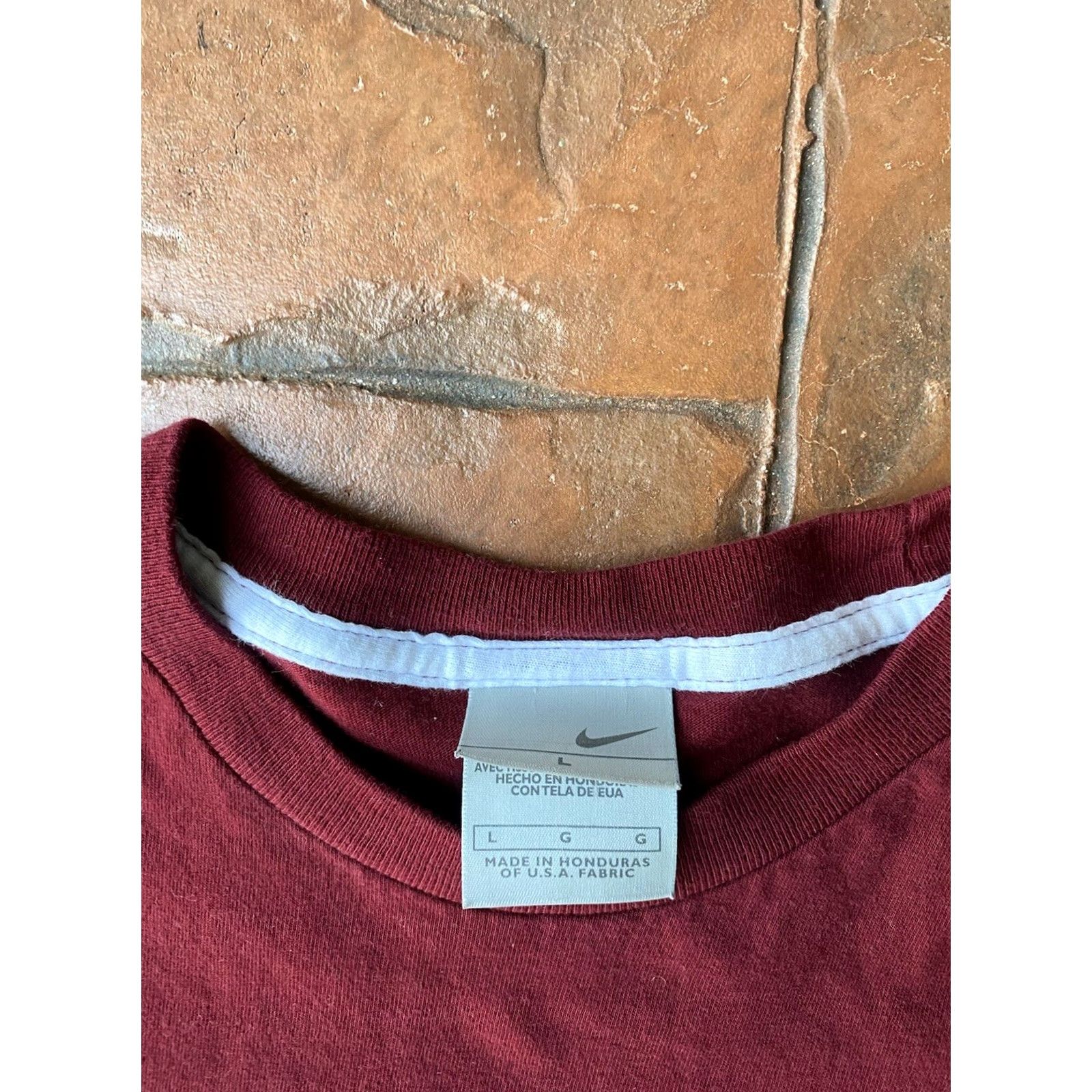 Nike VINTAGE Nike Swoosh Logo T-Shirt Large Red Crew Neck Short Sleeve Men's L Cotton Knit Embroidered Logo Sports Athleisure Classic 90s Size US L / EU 52-54 / 3 - 2 Thumbnail