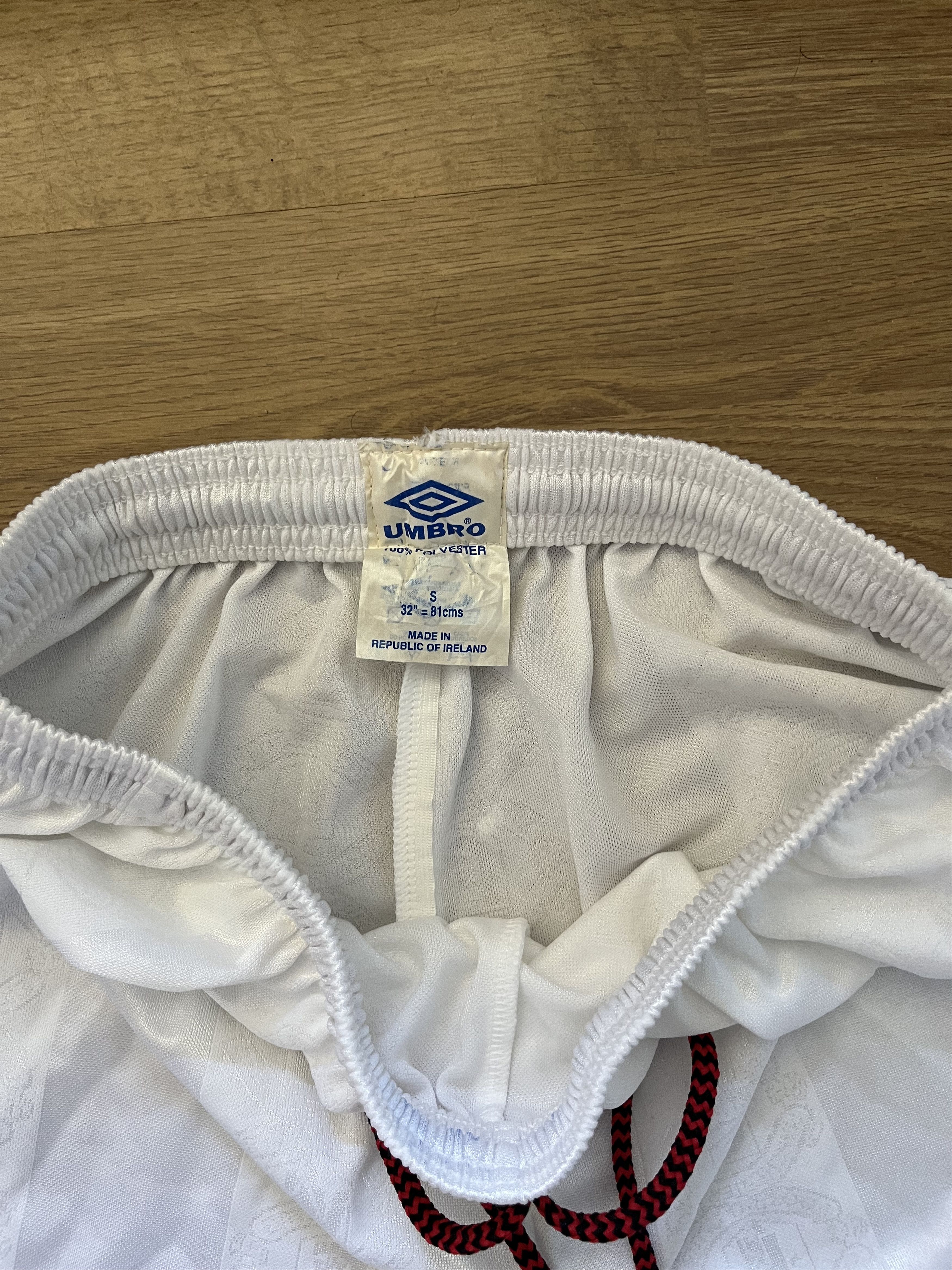 Umbro × Vintage Umbro Manchester United Vintage football shorts Size US 31 - 2 Thumbnail