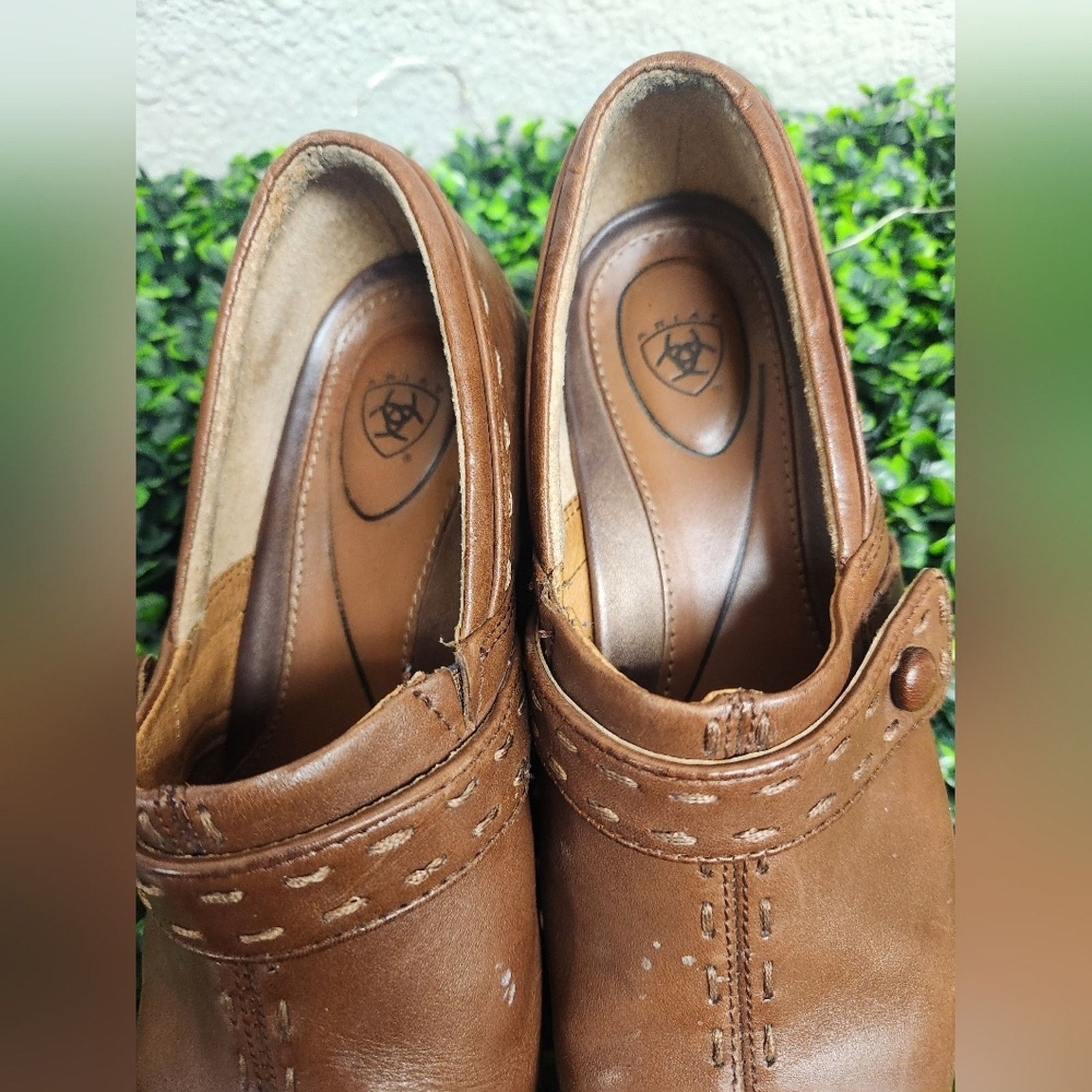 Ariat Ariat‎ Women’s Chestnut Leather slip on clog shoe in size 8B Size US 8 / IT 38 - 10 Thumbnail