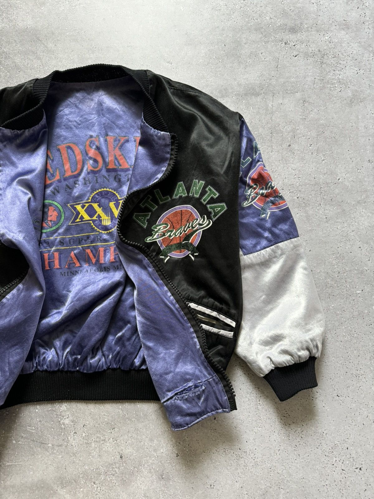 MLB × NFL × Vintage Vintage 90s Atlanta Braves + Red Skins Reversible Bomber Size US S / EU 44-46 / 1 - 4 Thumbnail