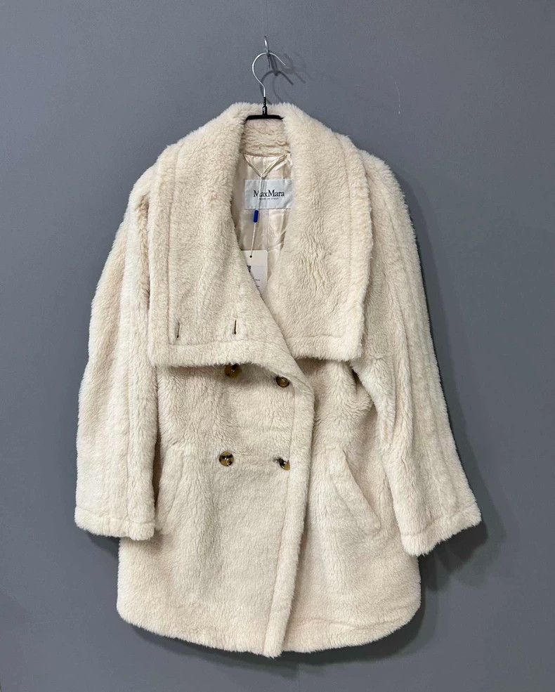 Max Mara Max Mara Short white teddy Size S / US 4 / IT 40 - 1 Thumbnail