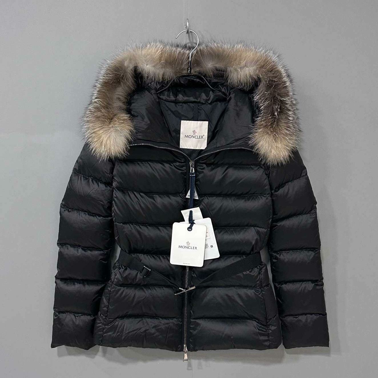Moncler Moncler Down Slim Down Jacket L Women Size L / US 10 / IT 46 - 1 Thumbnail