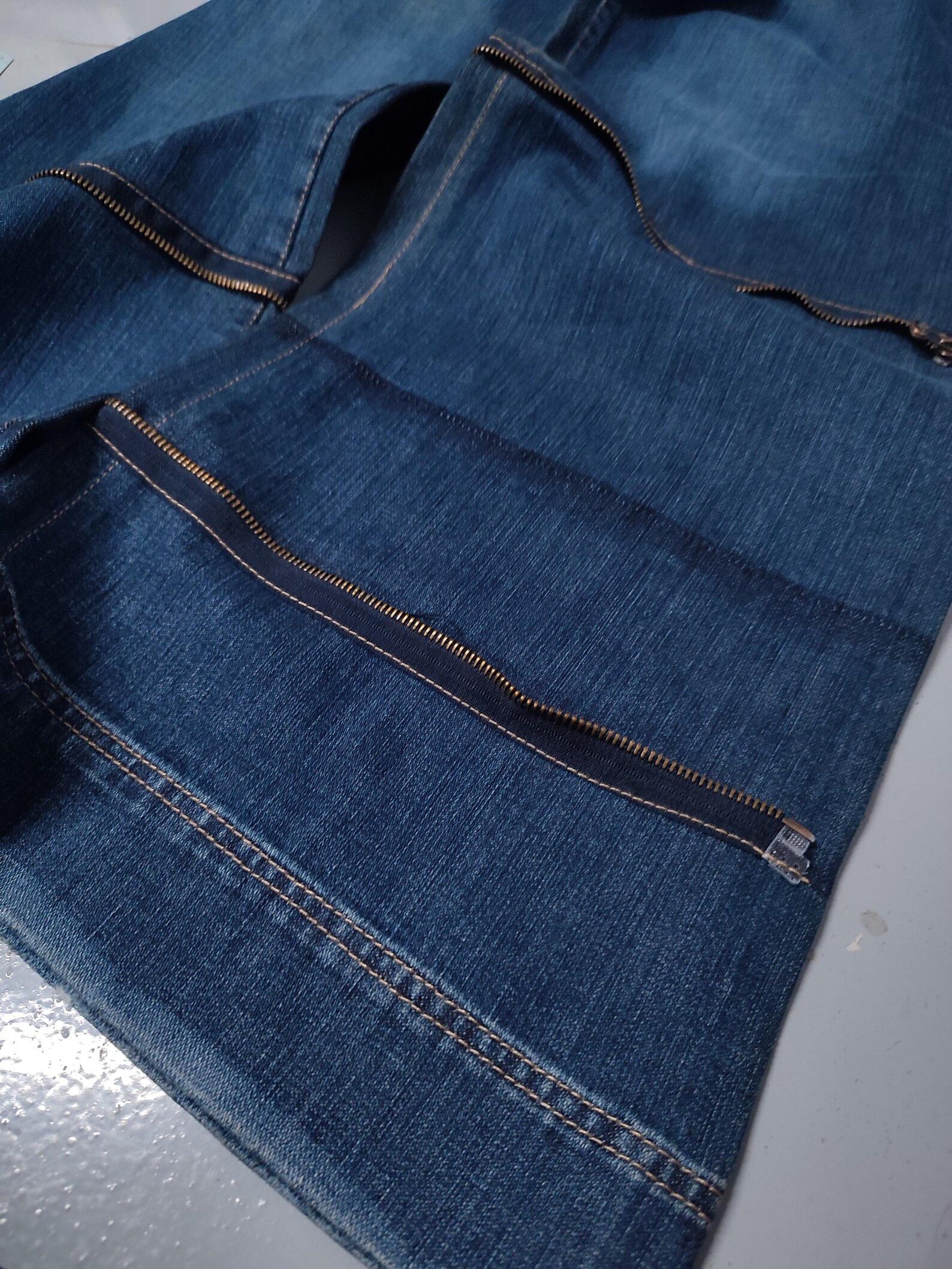 Vintage Vintage Y2k Deadstock Flared Jeans with Zippers and Eyelets Size 25" / US 0 / IT 36 - 3 Thumbnail