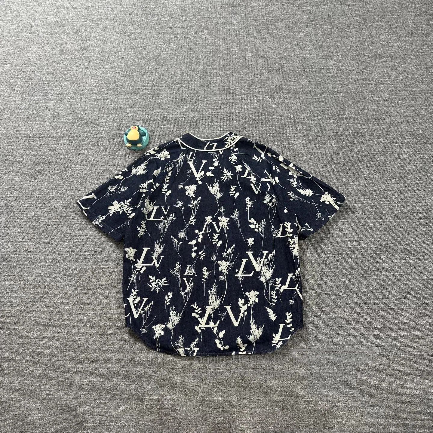 Louis Vuitton LV Floral Print Short Sleeve Shirt. Size M / US 6-8 / IT 42-44 - 2 Thumbnail