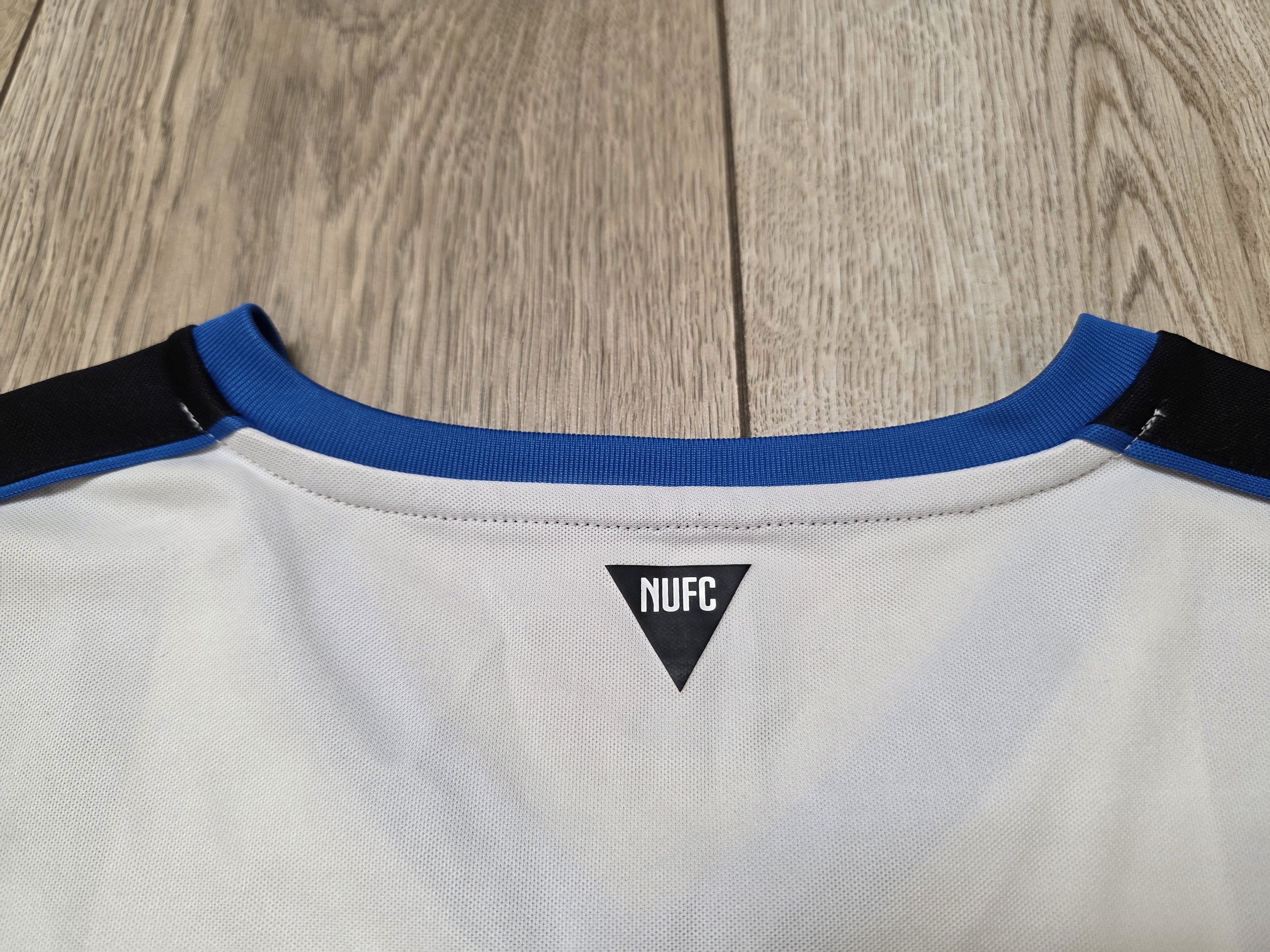 Puma NEWCASTLE UNITED 2015 2016 HOME FOOTBALL SHIRT SOCCER JERSEY Size US XL / EU 56 / 4 - 5 Thumbnail