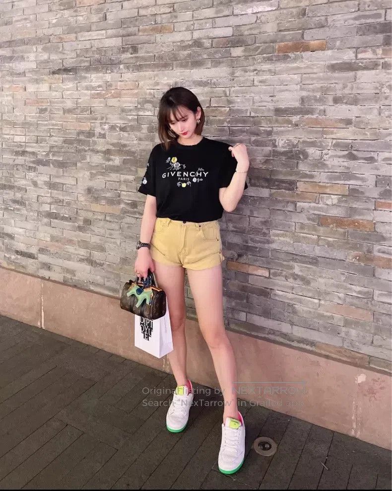 Givenchy Givenchy Short Sleeve Black Floral Size US M / EU 48-50 / 2 - 4 Thumbnail