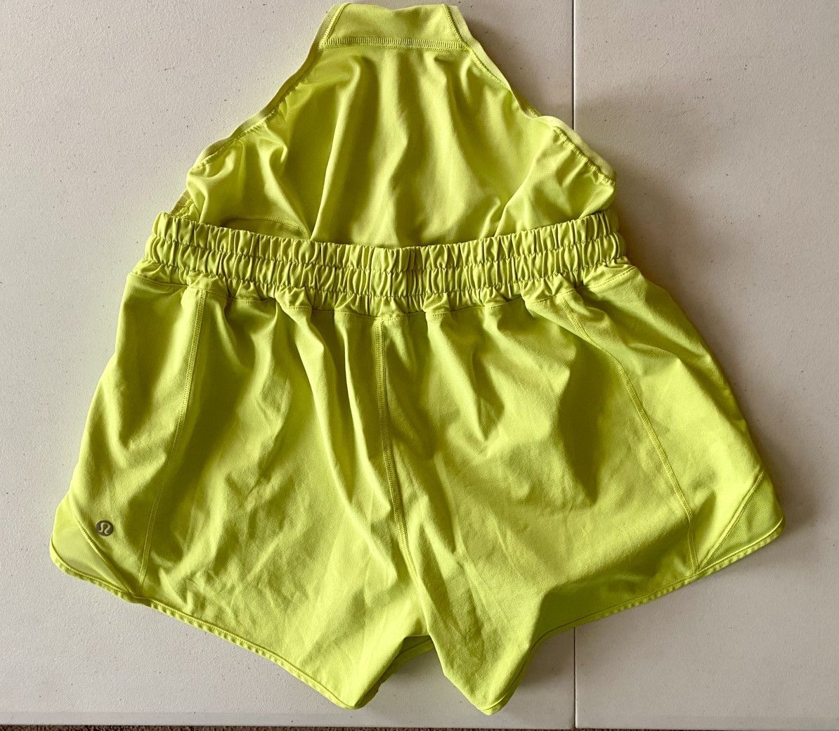 Lululemon Hotty Hot High-Rise Short 4" Lined Highlight Yellow 10 VGC Size 32" / US 10 / IT 46 - 8 Thumbnail