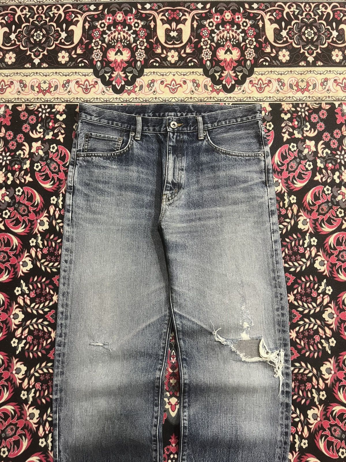 Uniqlo Vintage Uniqlo Blue Washed Distress Frayed Leg Straight Jean Size US 32 / EU 48 - 3 Thumbnail