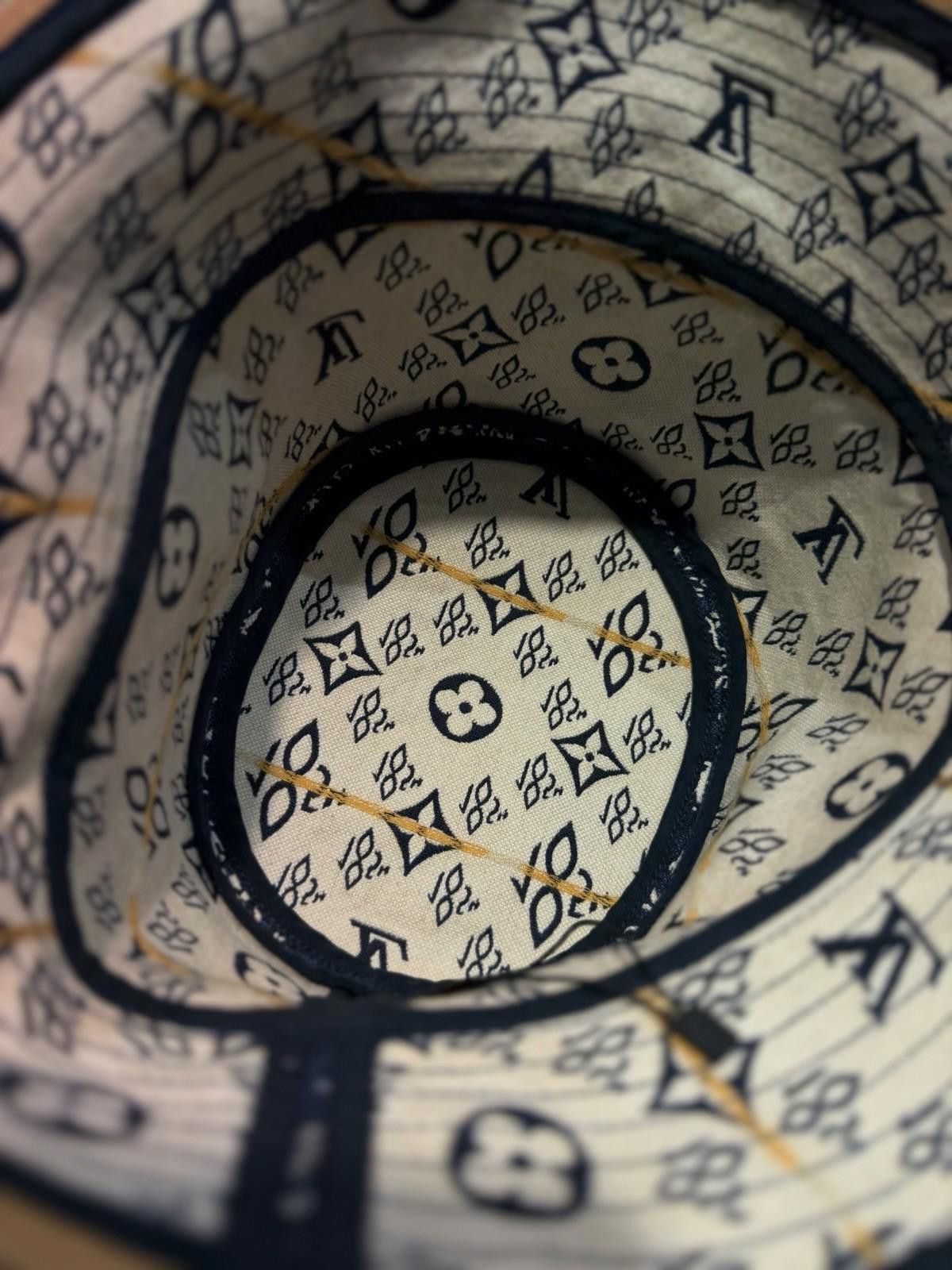 Louis Vuitton Louis Vuitton Monogram Jacquard Shine 1854 Bucket Hat Size ONE SIZE - 10 Thumbnail