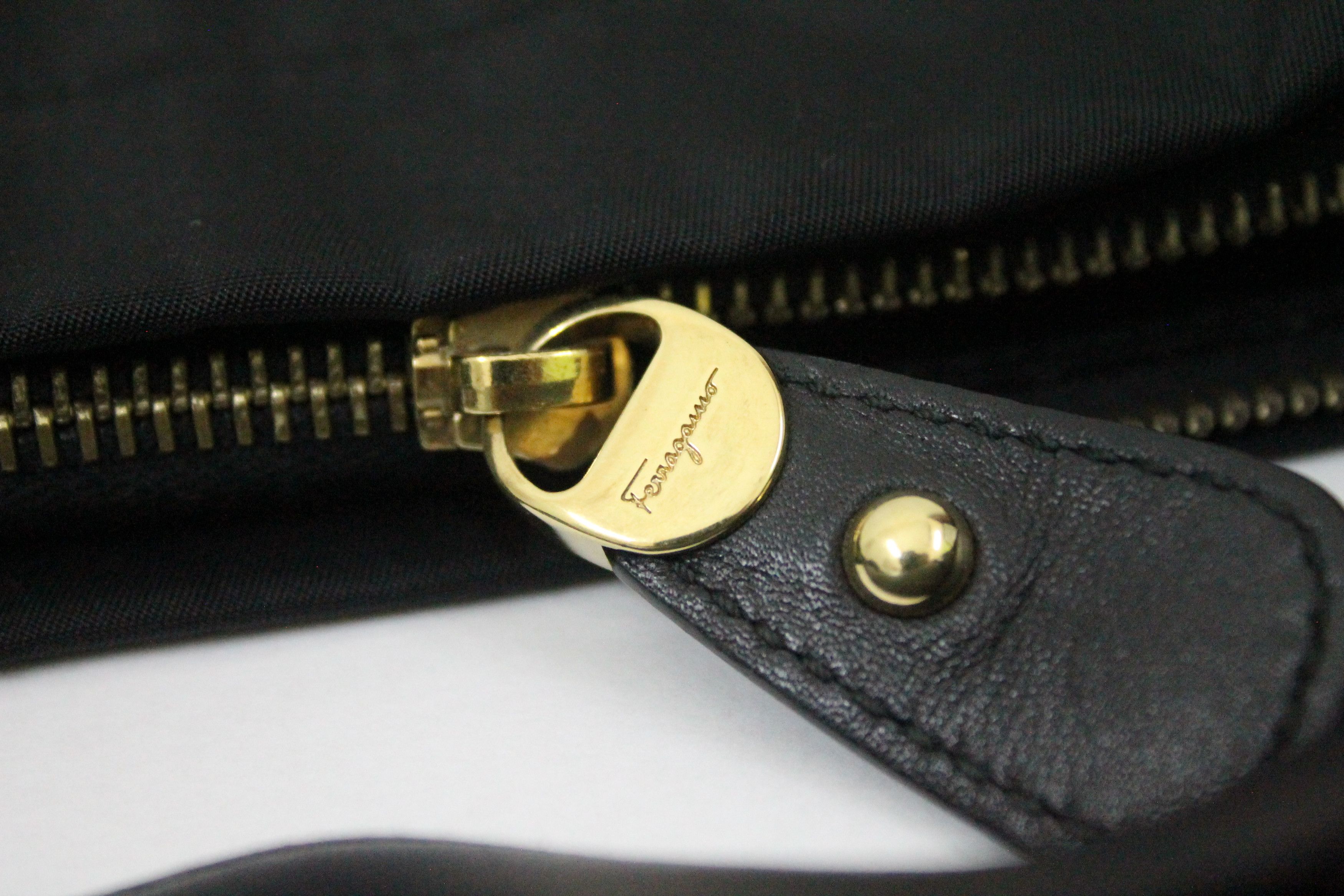 Salvatore Ferragamo Authentic SALVATORE FERRAGAMO Shoulder Bag. Size ONE SIZE - 11 Thumbnail