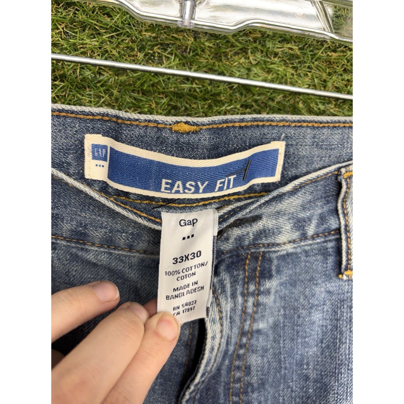 Gap Gap Jeans Mens 33X30 Easy Fit Regular Straight Distressed 100% Cotton Medium Wash Blue 1969 Gap 1969 Mens Jeans Size US 33 - 4 Thumbnail