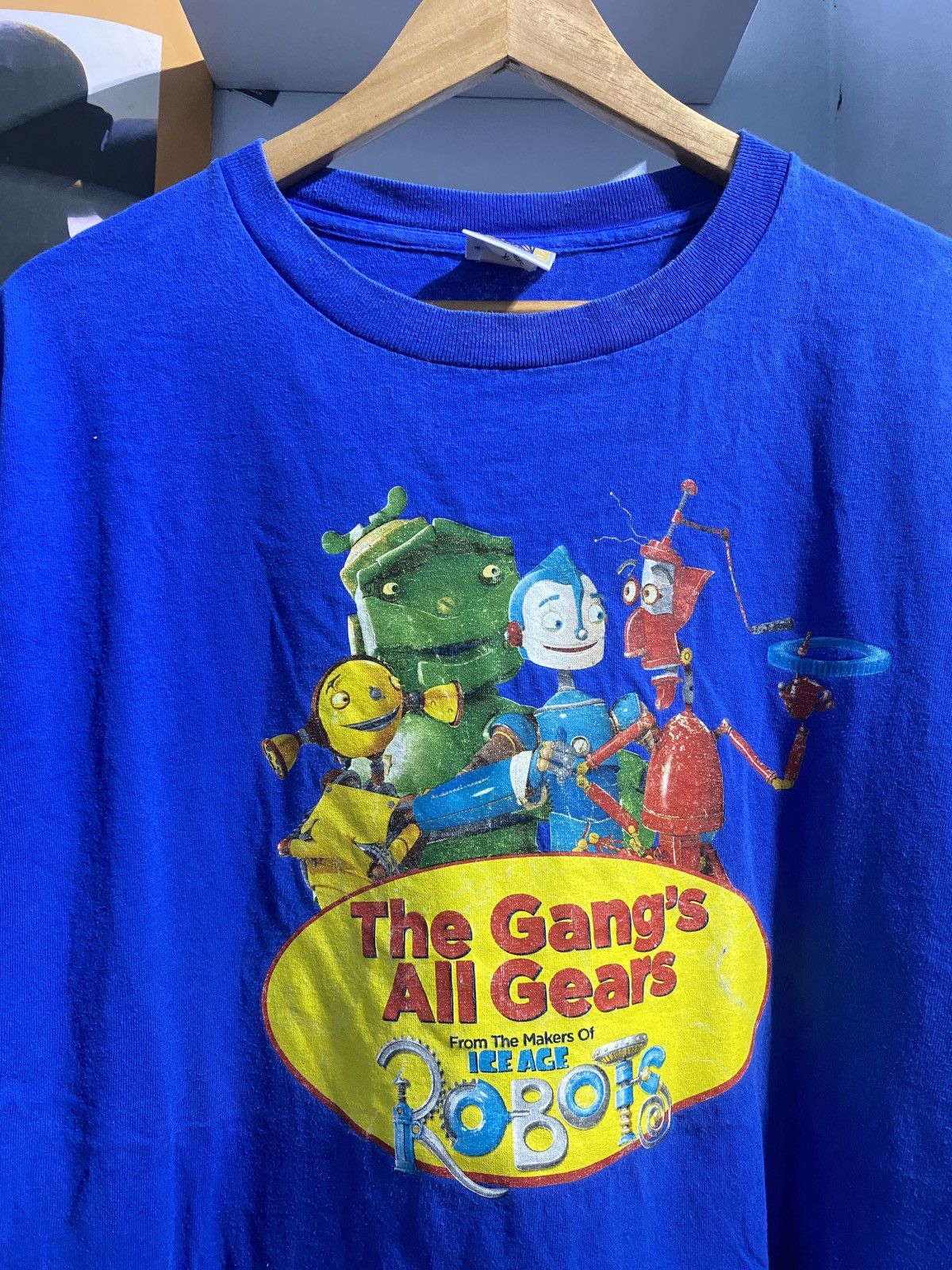 image of Disney x Movie Vintage Robots Animation-Comedy 2005 Promo Movie T-Shirt in Blue, Men's (Size XL)