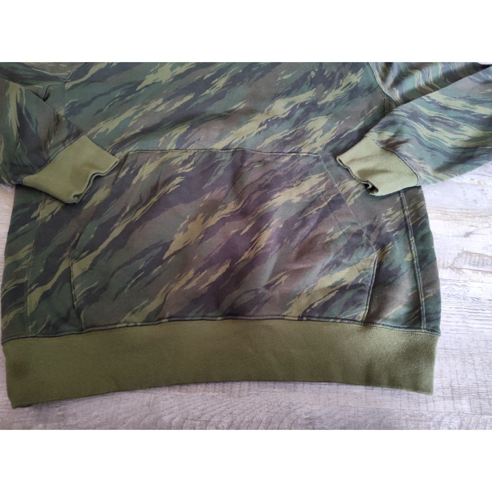 Nike Nike Sportswear Club Hoodie Mens Sz S Camo Green Sweatshirt Pullover DD5126-326 Size US S / EU 44-46 / 1 - 2 Thumbnail