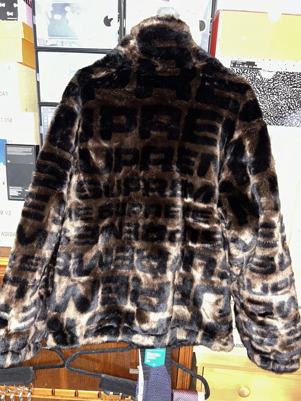Supreme Supreme Faux Fur Repeater Bomber Jacket Brown SS18 XL NEW Size US XL / EU 56 / 4 - 8 Thumbnail