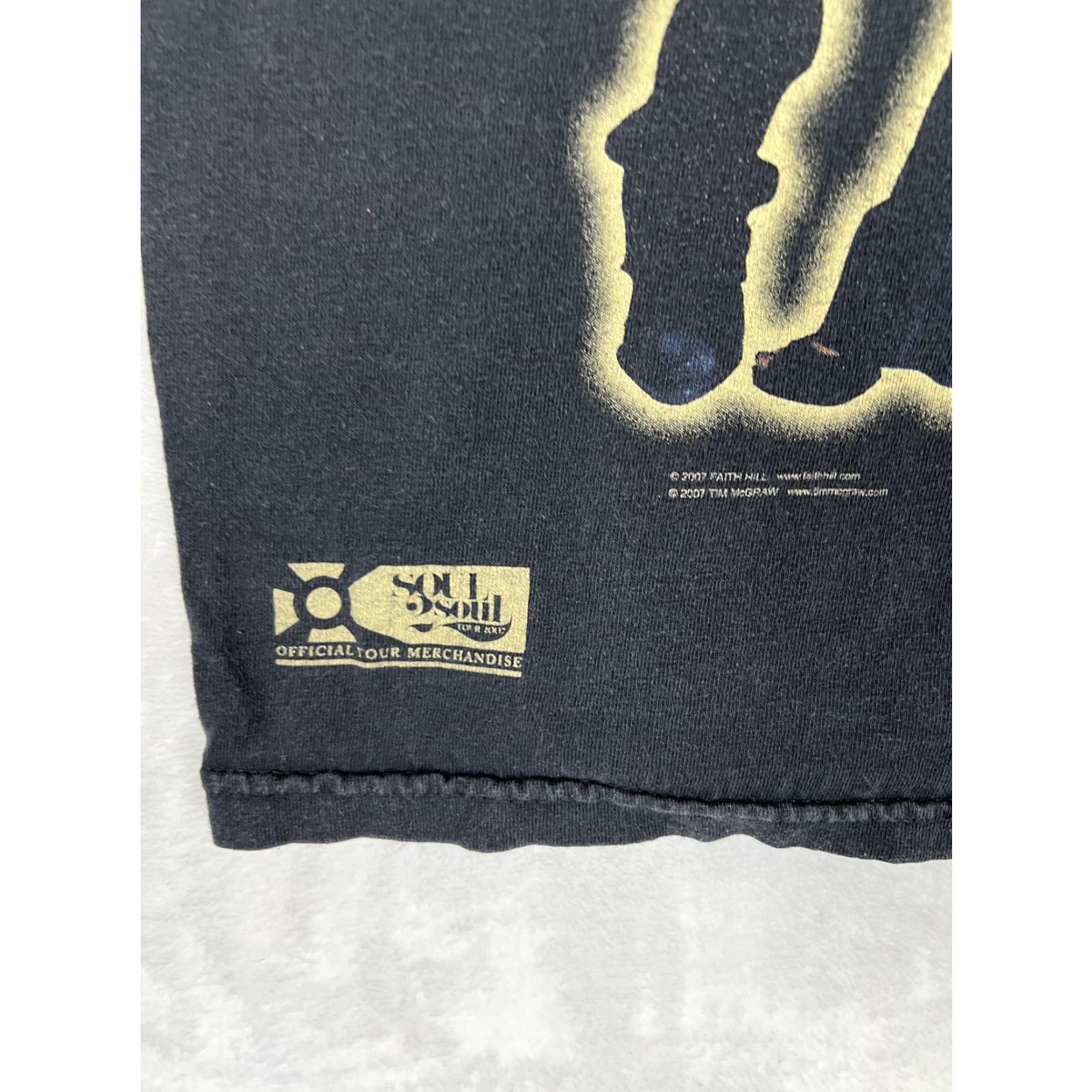 Vintage VINTAGE Tim McGraw Faith Hill Soul 2 Soul Tour T-Shirt Size Medium Black Concert Shirt Mens Size US M / EU 48-50 / 2 - 5 Thumbnail