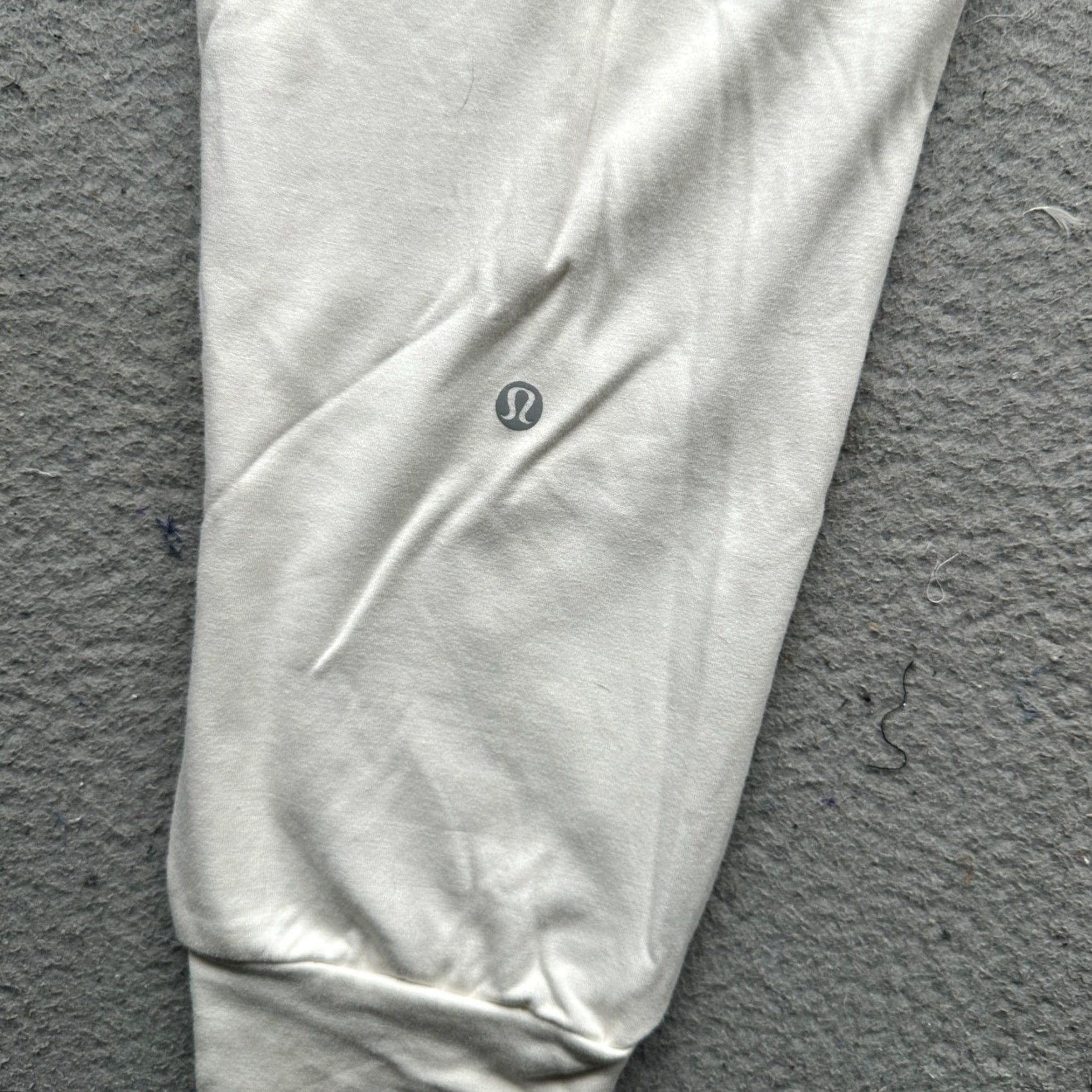 Lululemon Lululemon Jogger Sweatpants Womens XS White Logo Pockets NO TAGS Small Flaws Ready to Wear Size 26" / US 2 / IT 38 - 2 Thumbnail