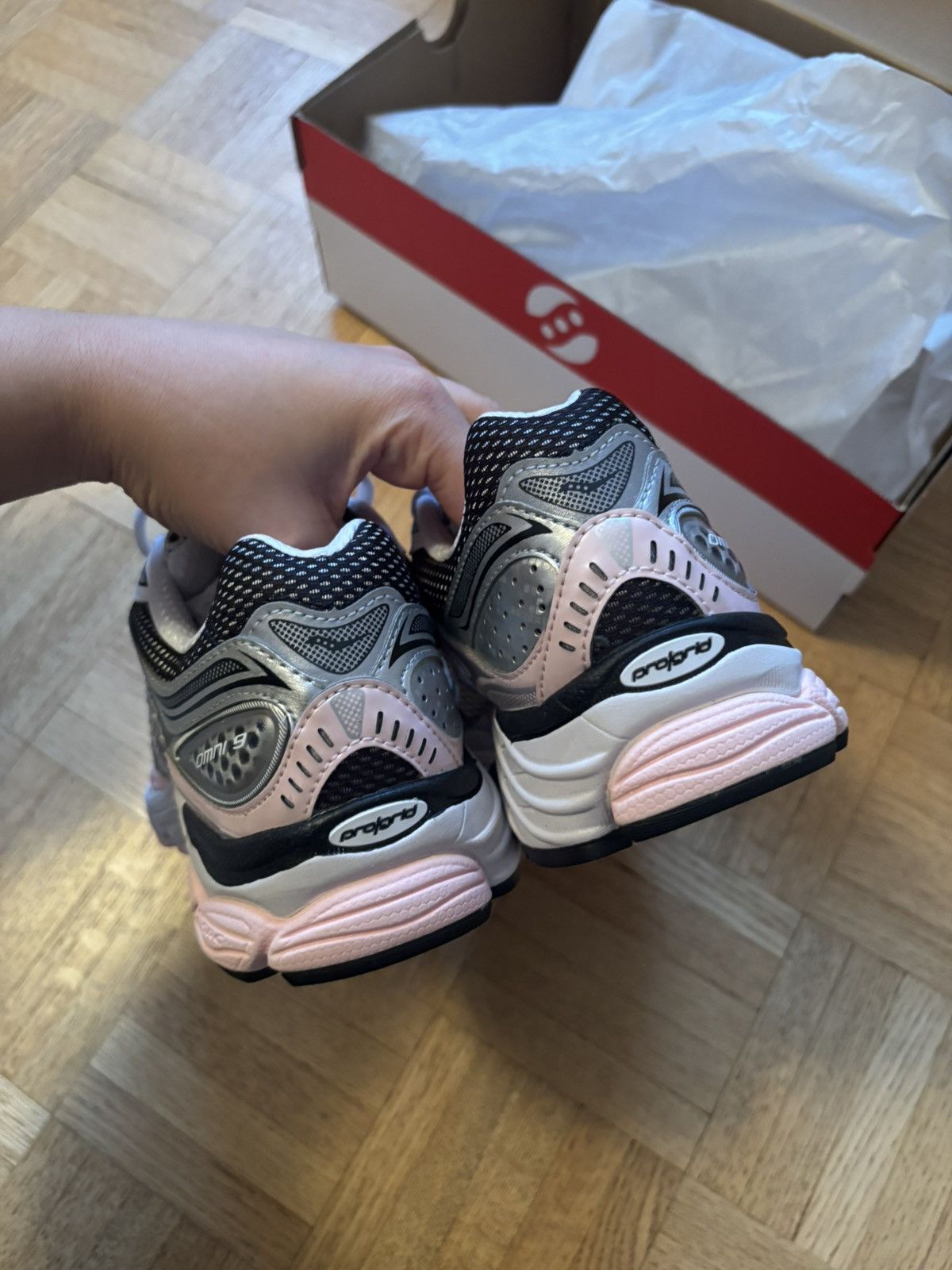 Saucony Saucony Progrid Omni 9 Silver Pink Size US 9 / IT 39 - 3 Thumbnail