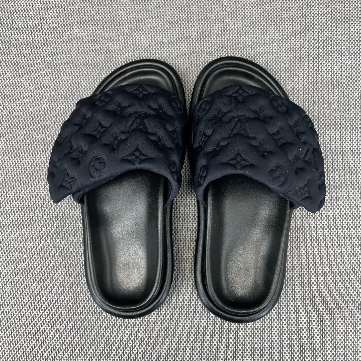 Louis Vuitton LV Pool Pillow Comfort embossed slippers 38, box, worn a few Size US 7.5 / IT 37.5 - 5 Thumbnail