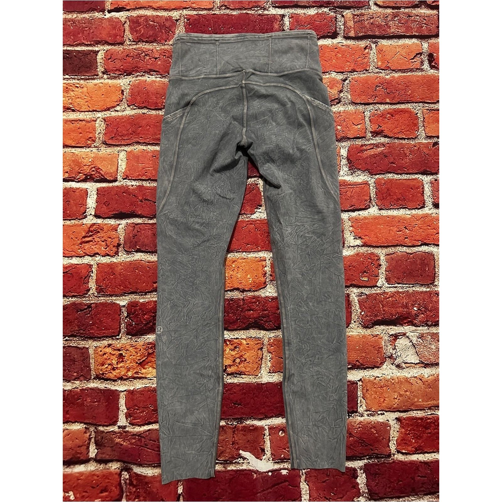 Lululemon Lululemon Fast & Free High-Rise Tights in a grey ice dye Size 27" / US 4 / IT 40 - 9 Thumbnail
