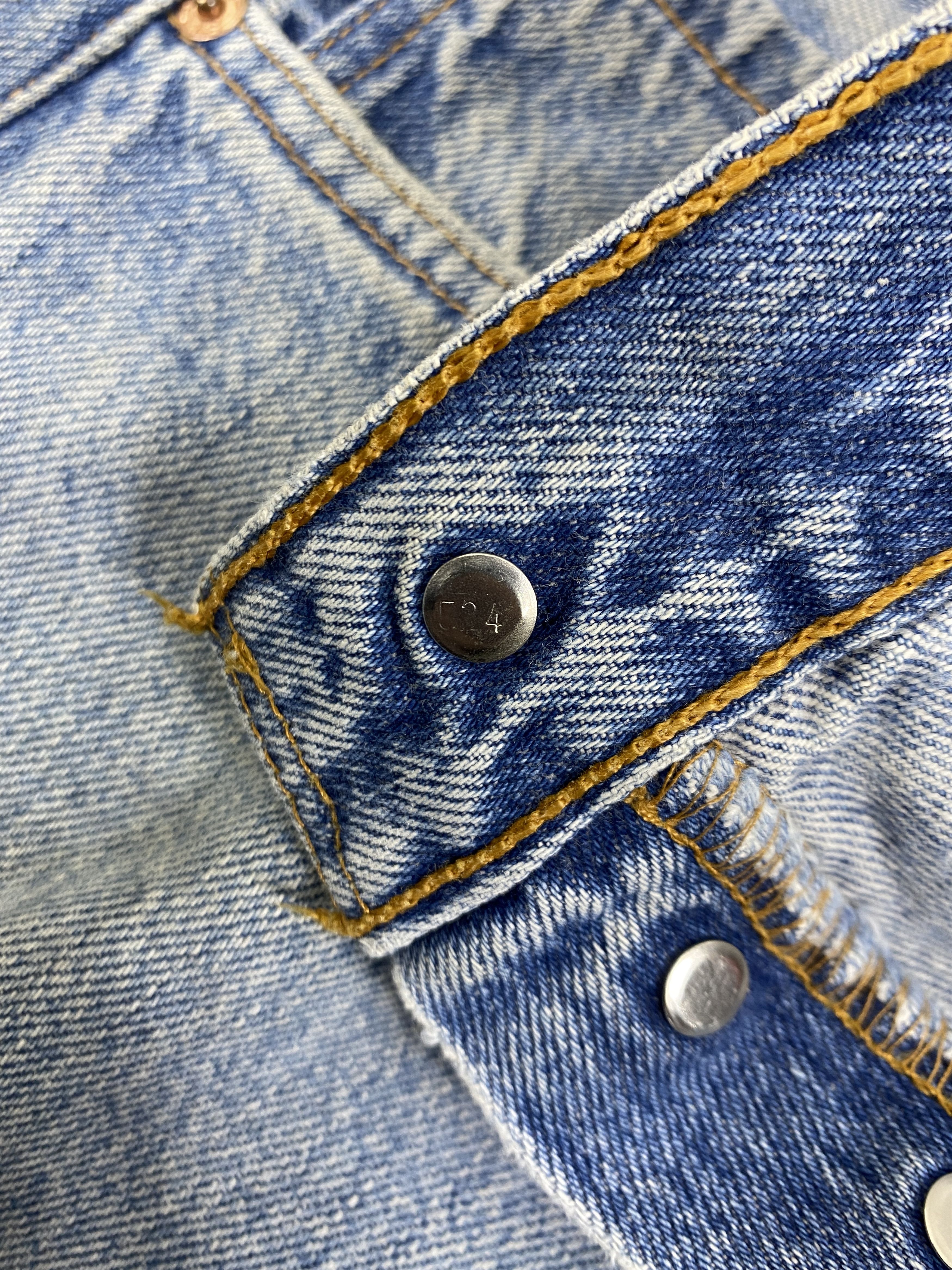 Levi's Vintage Levi's 501 Ripped Jeans 32x31.5 -JN033 Size US 32 / EU 48 - 7 Thumbnail