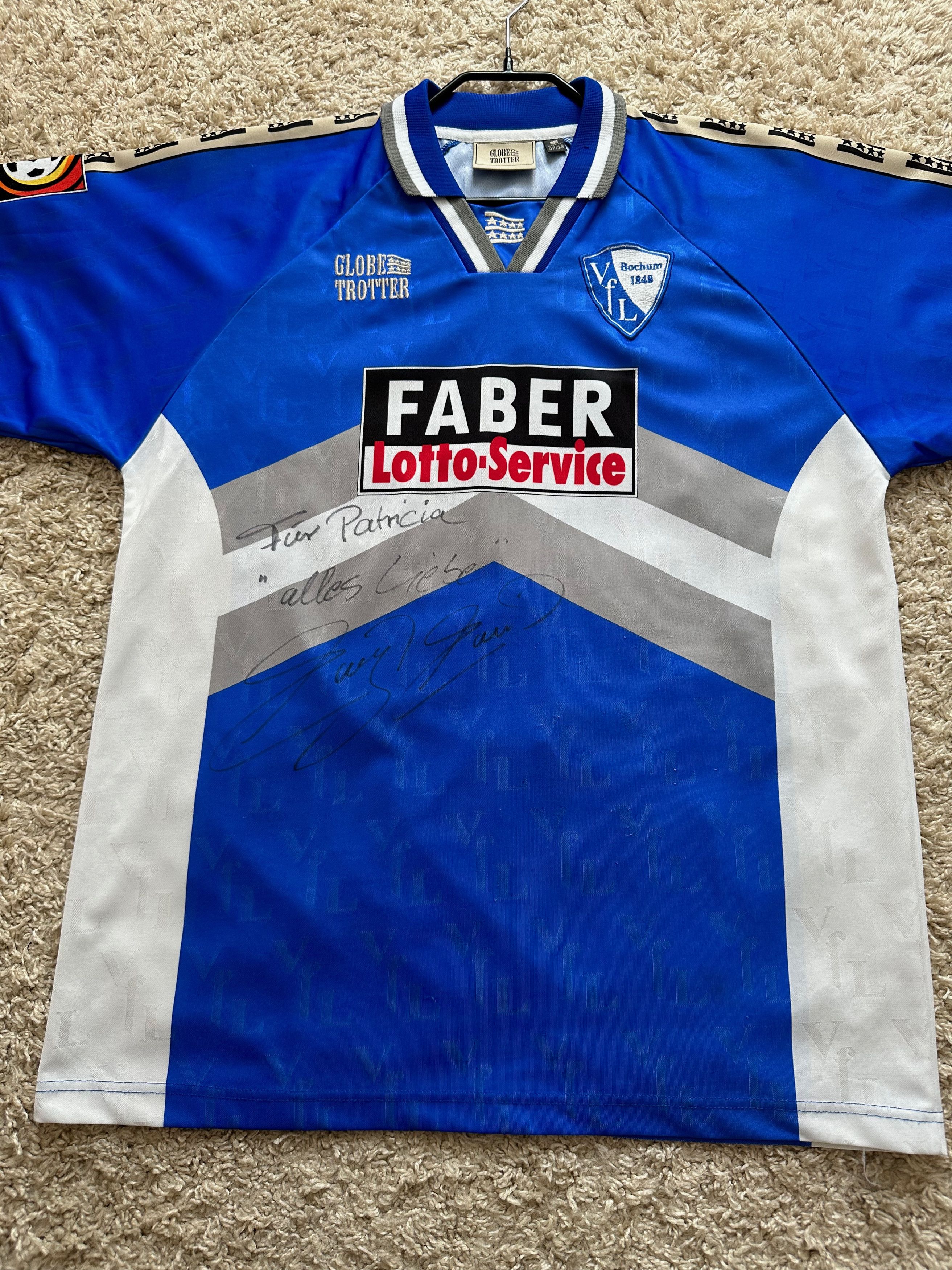 Globe-Trotter 2000 BOCHUM Away # 18 MARIC soccer football jerseys Size US S / EU 44-46 / 1 - 16 Thumbnail