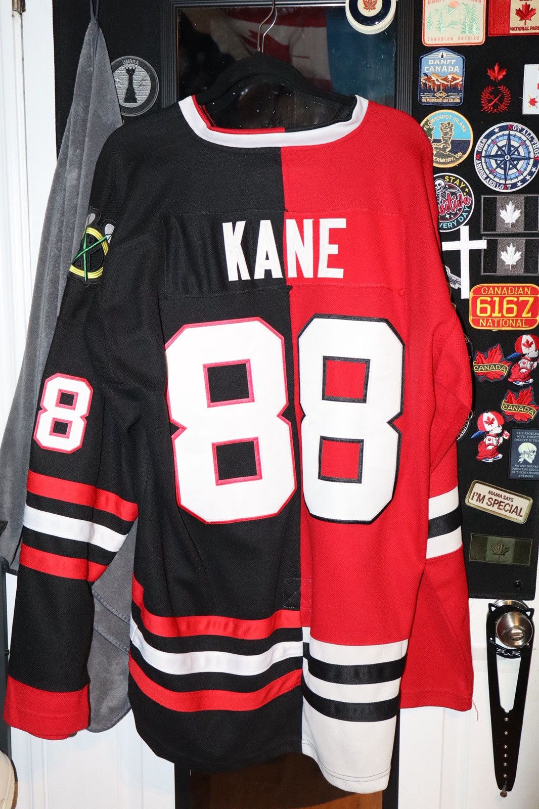Other CUSTOM BLACKHAWKS patrick kane skull jersey Size US XL / EU 56 / 4 - 2 Thumbnail