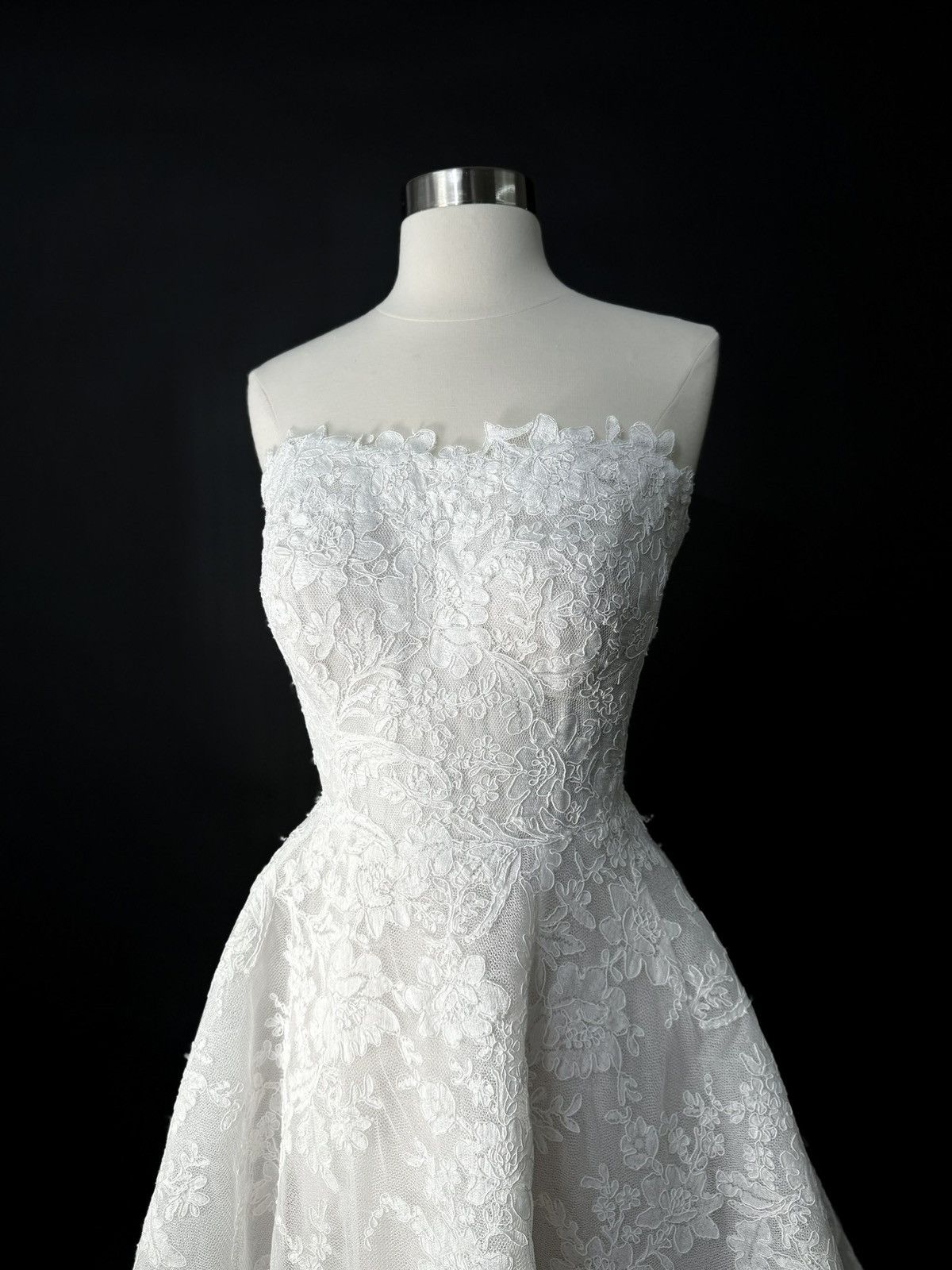 Other Preloved US 6 Anna Augusta French corded lace Bridal Gown Size M / US 6-8 / IT 42-44 - 2 Thumbnail